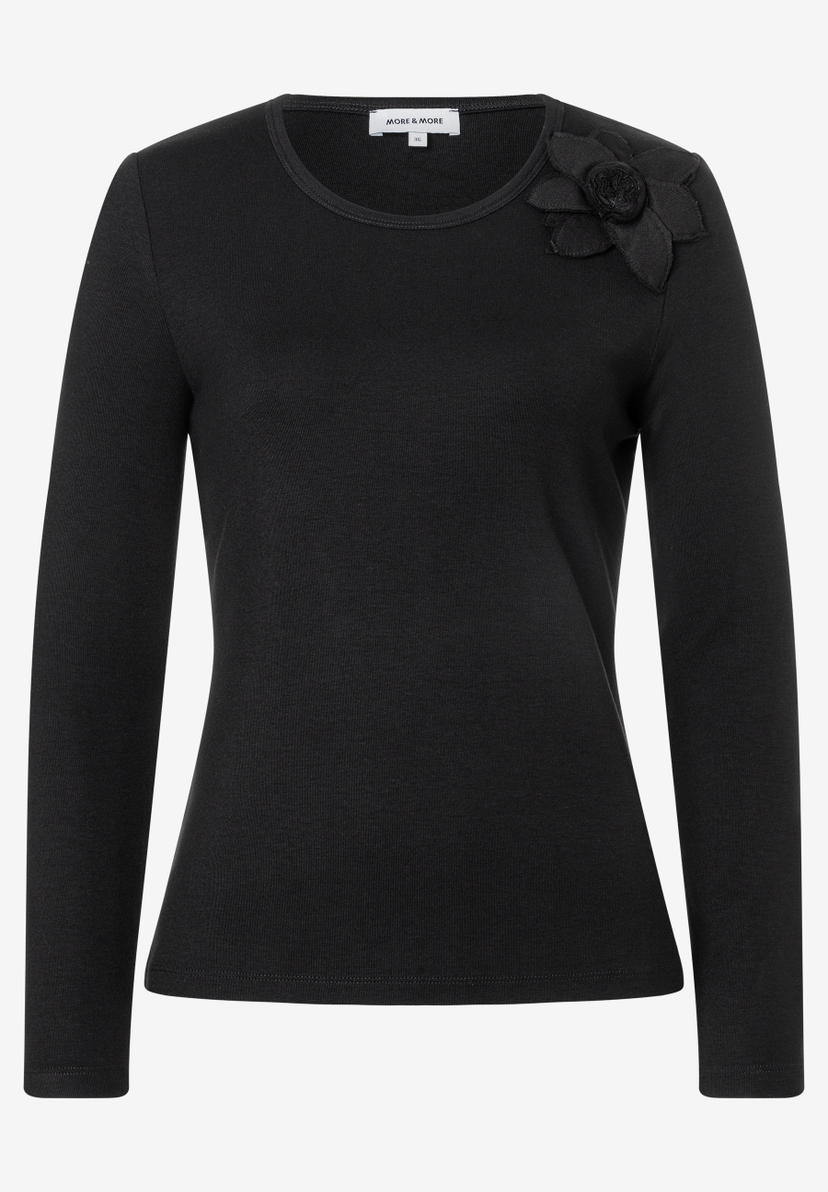 MORE & MORE schwarzes Langarmshirt mit Rundhalsausschnitt und dekorativer Stoffblume auf der rechten Schulter MORE & MORE schwarzes Langarmshirt mit Rundhalsausschnitt und dekorativer Stoffblume auf der rechten Schulter