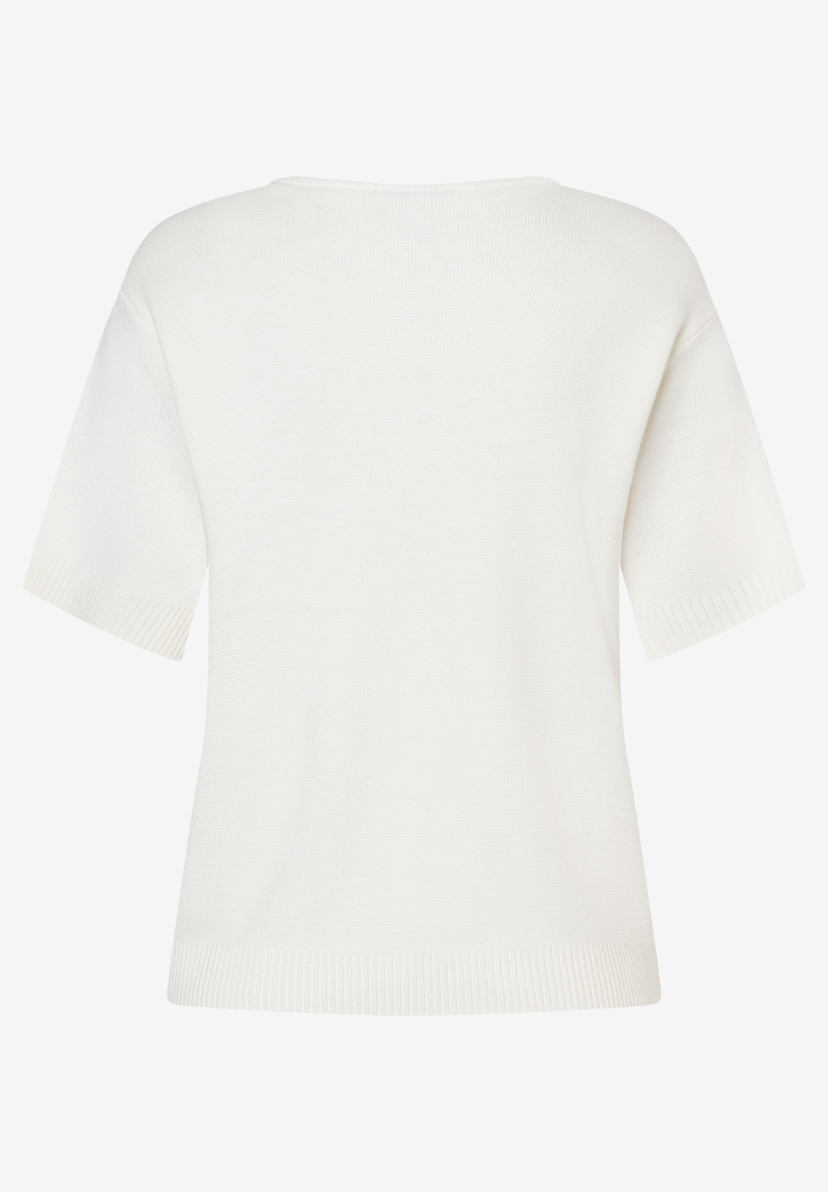 Rückansicht eines weißen MORE & MORE Strickpullovers mit kurzen Ärmeln. Rückansicht eines weißen MORE & MORE Strickpullovers mit kurzen Ärmeln.