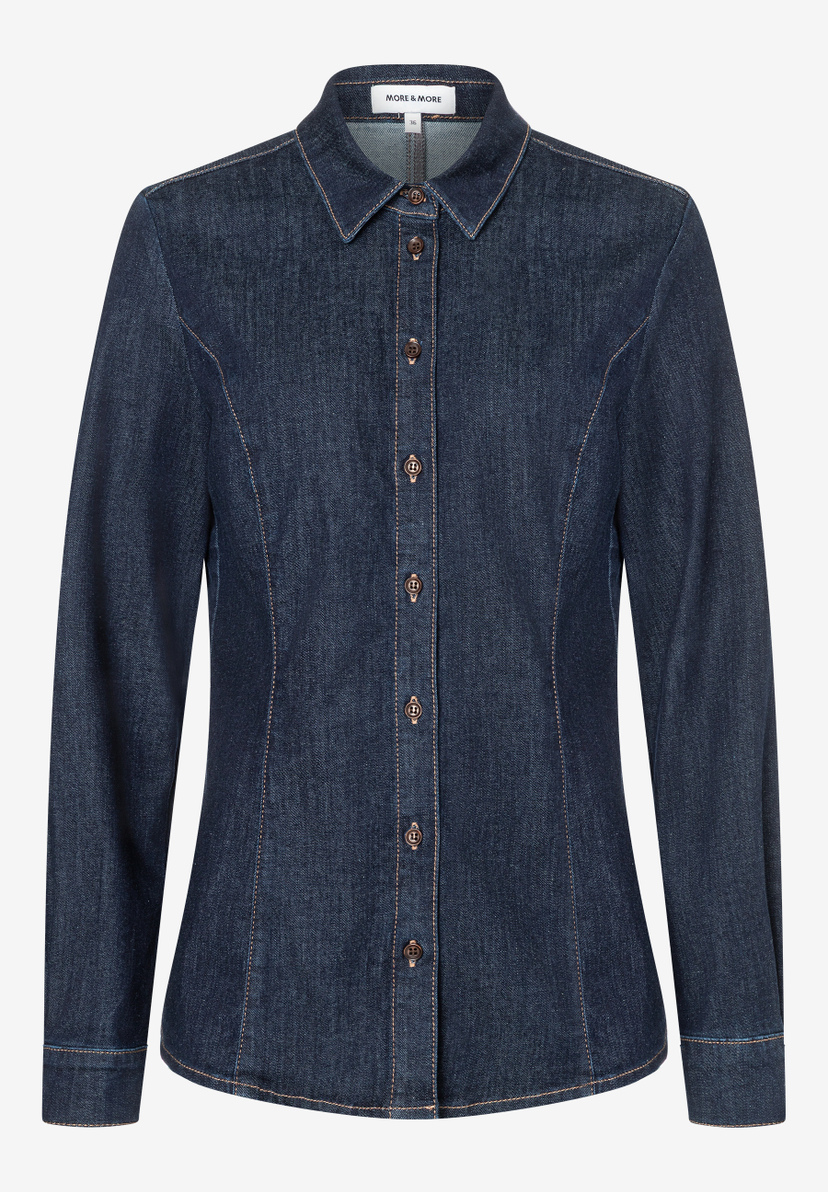 Eine dunkelblaue MORE & MORE Bluse mit langen Ärmeln und braunen Knöpfen. Eine dunkelblaue MORE & MORE Bluse mit langen Ärmeln und braunen Knöpfen.