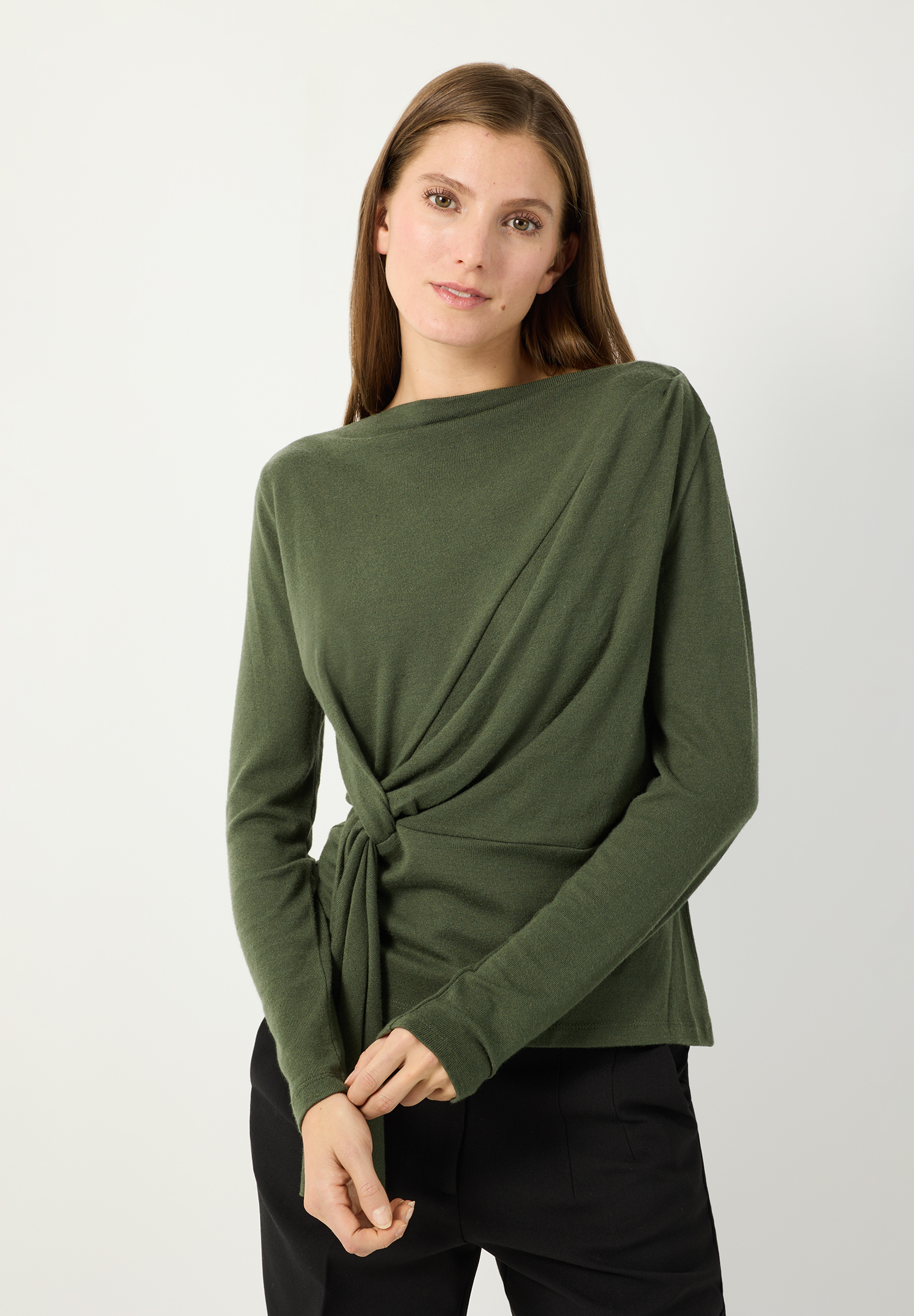 MORE & MORE Jersey-Oberteil in Khaki mit Twist-Detail und weitem Rundhalsausschnitt, langärmlig