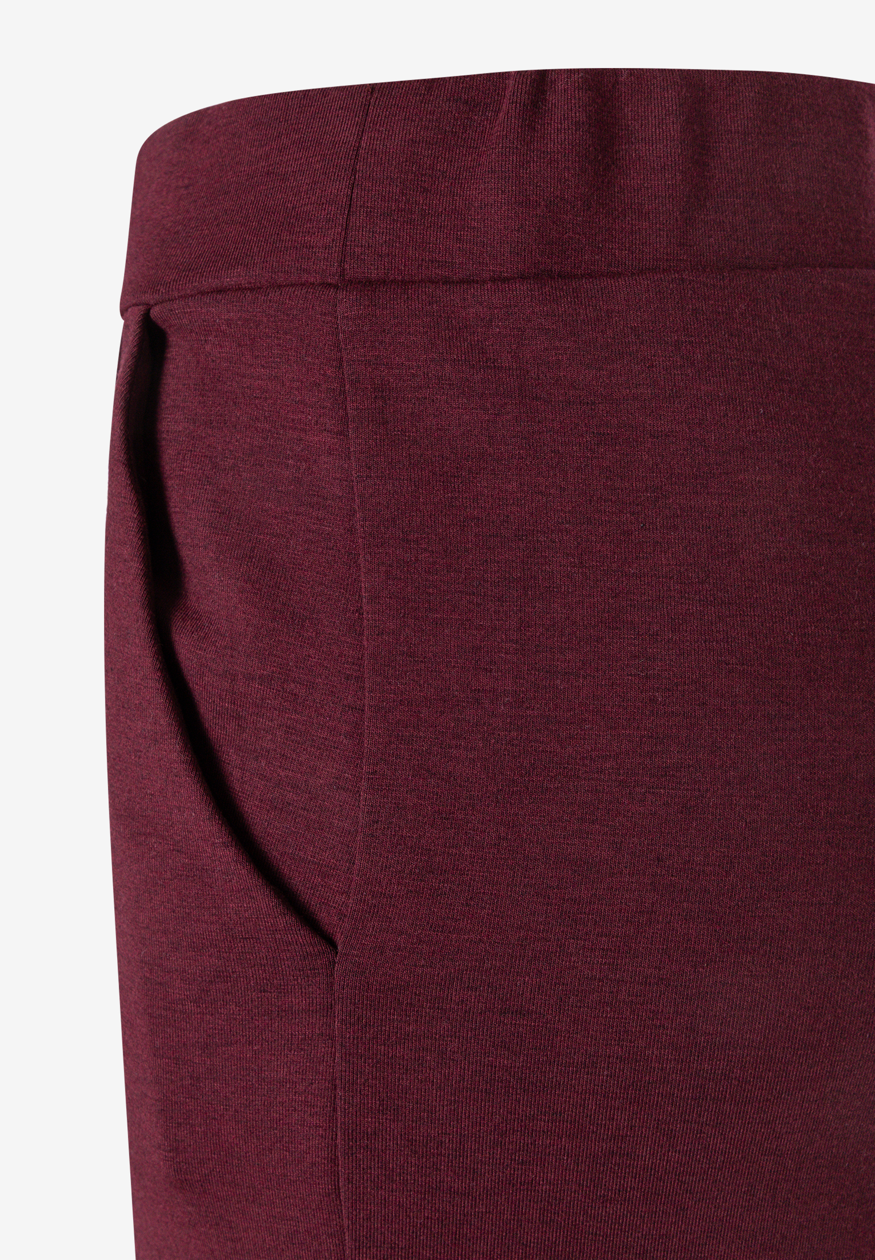 MORE & MORE Damenhose aus bordeauxrotem Doubleface-Jersey mit weichem Griff und elastischem Bund. Eine schräge Eingrifftasche vorne. MORE & MORE Damenhose aus bordeauxrotem Doubleface-Jersey mit weichem Griff und elastischem Bund. Eine schräge Eingrifftasche vorne.