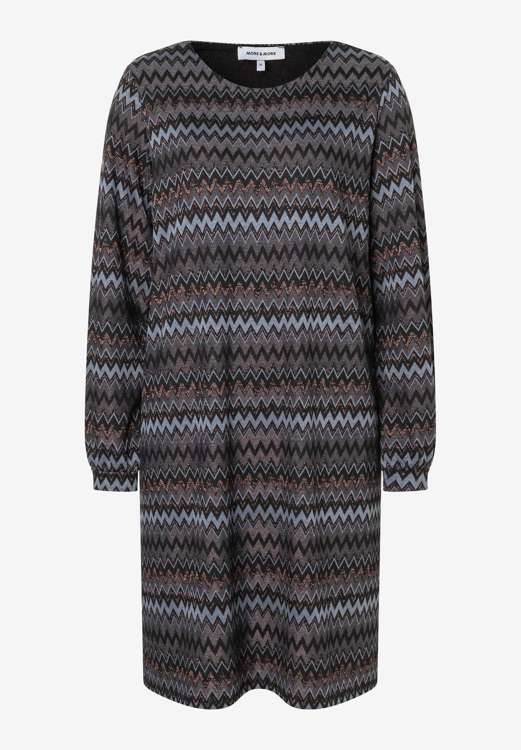 Ein MORE & MORE Oberteil, ein kurzes Kleid mit Zickzackmuster in Schwarz, Grau und Kupfer mit langen Ärmeln. Ein MORE & MORE Oberteil, ein kurzes Kleid mit Zickzackmuster in Schwarz, Grau und Kupfer mit langen Ärmeln.