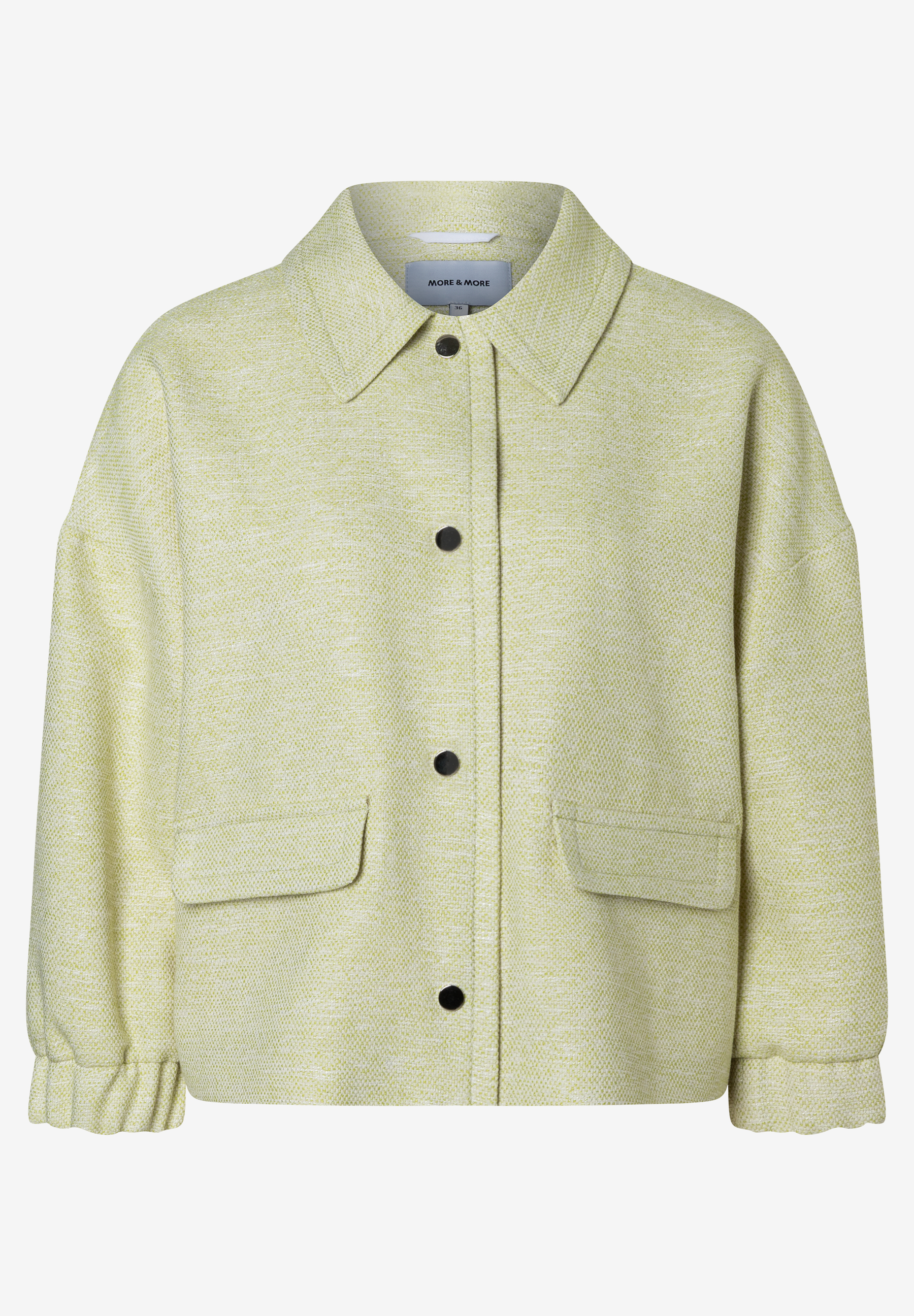 Ein hellgrüner Bouclé-Blazer von MORE & MORE mit Knöpfen und Taschen. Ein hellgrüner Bouclé-Blazer von MORE & MORE mit Knöpfen und Taschen.