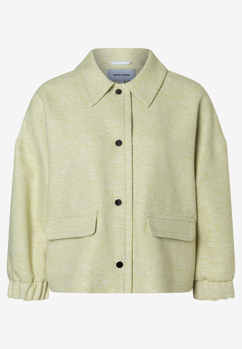 Ein hellgrüner Bouclé-Blazer von MORE & MORE mit Knöpfen und Taschen. Ein hellgrüner Bouclé-Blazer von MORE & MORE mit Knöpfen und Taschen.