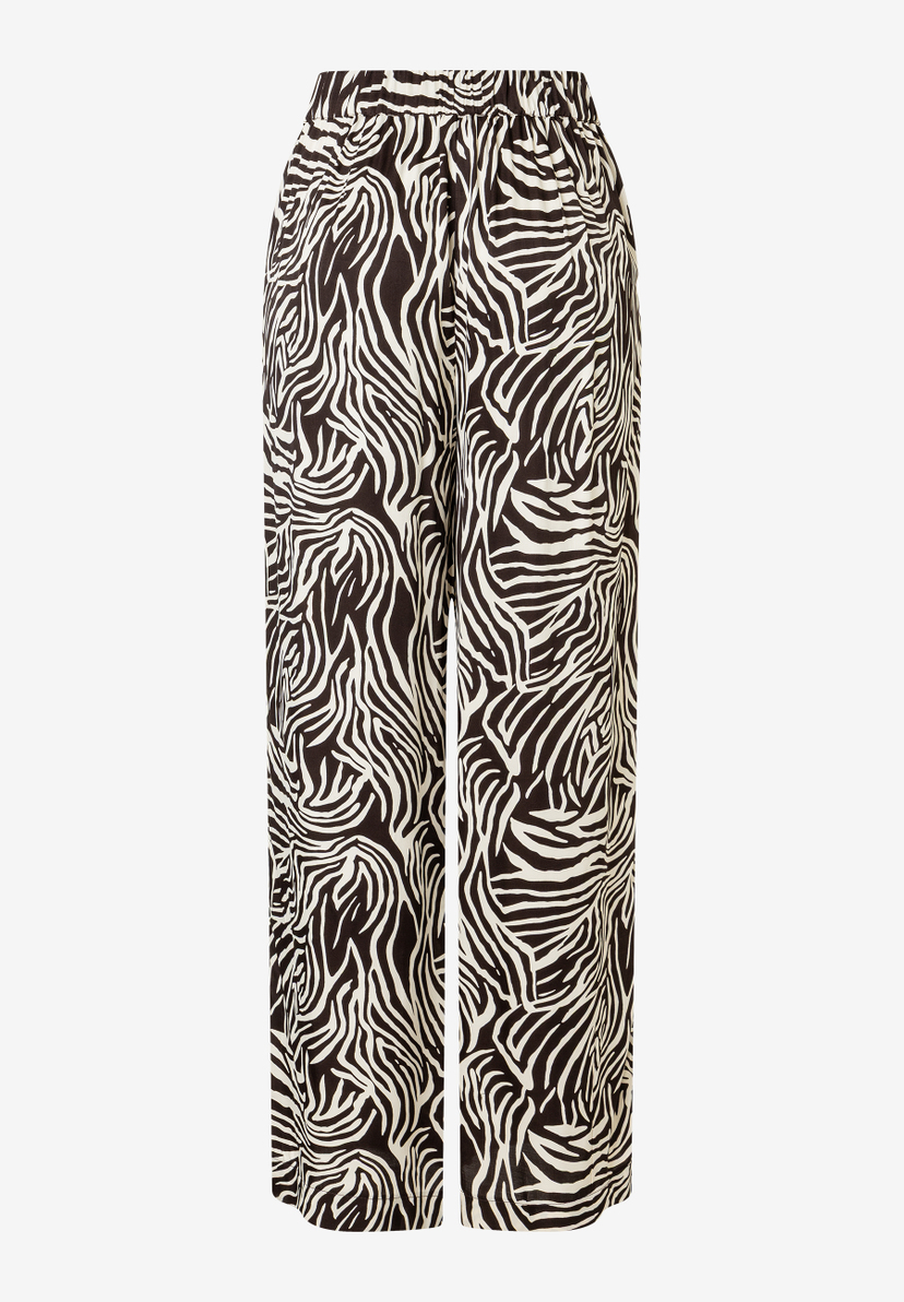 Eine Hose von MORE & MORE aus fließender Viskose mit Zebra-Muster. Eine Hose von MORE & MORE aus fließender Viskose mit Zebra-Muster.