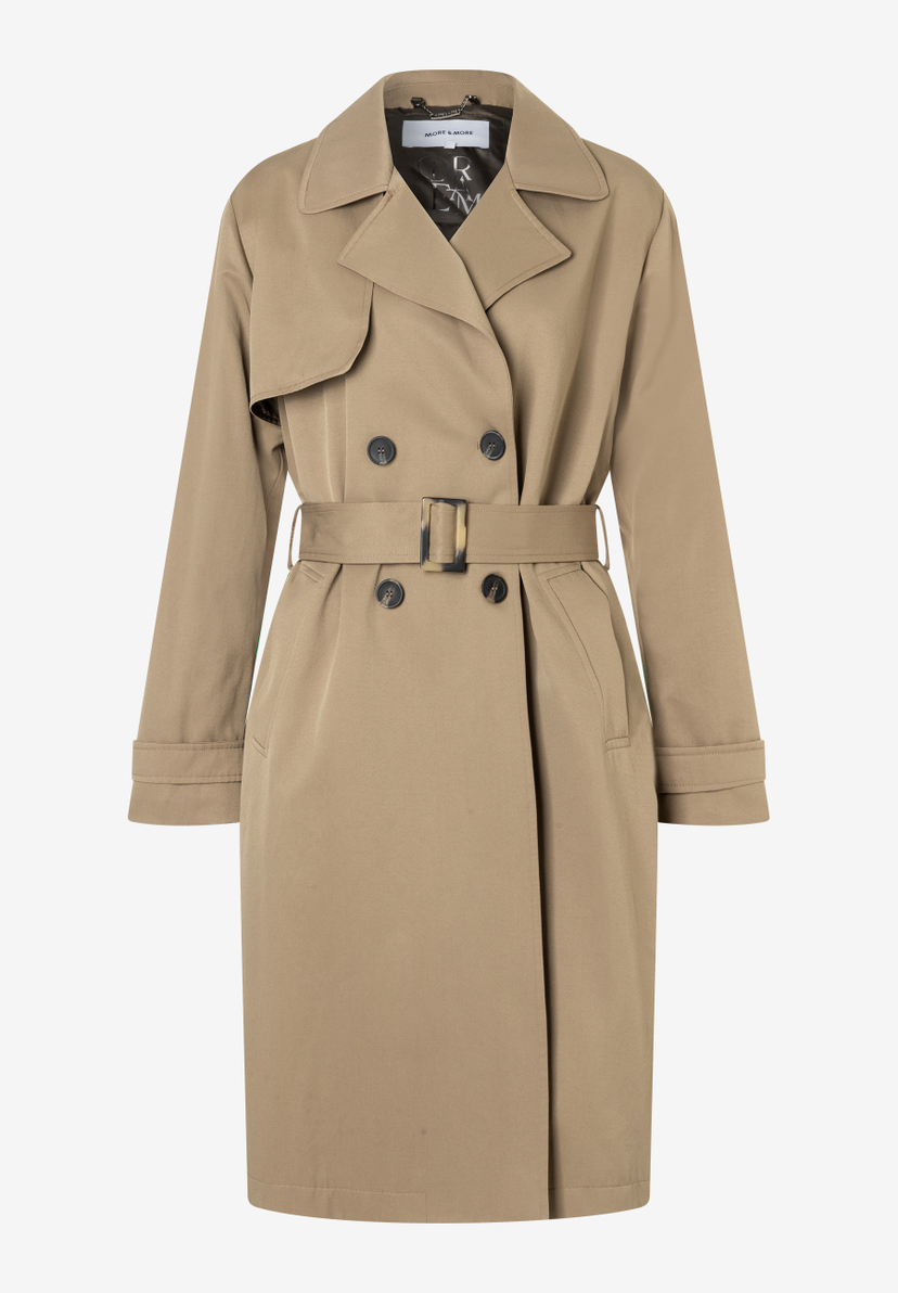 Ein MORE & MORE Trenchcoat in Beige mit Gürtel und doppelreihiger Knopfleiste. Webware aus Baumwollmischung mit Gabardine. Ein MORE & MORE Trenchcoat in Beige mit Gürtel und doppelreihiger Knopfleiste. Webware aus Baumwollmischung mit Gabardine.