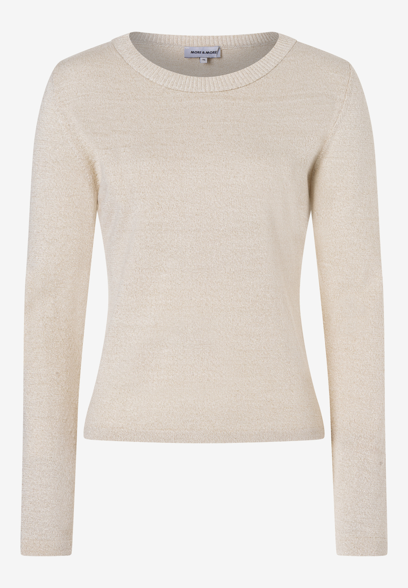 Ein cremefarbener MORE & MORE Pullover mit langen Ärmeln und Rundhalsausschnitt. Ein cremefarbener MORE & MORE Pullover mit langen Ärmeln und Rundhalsausschnitt.