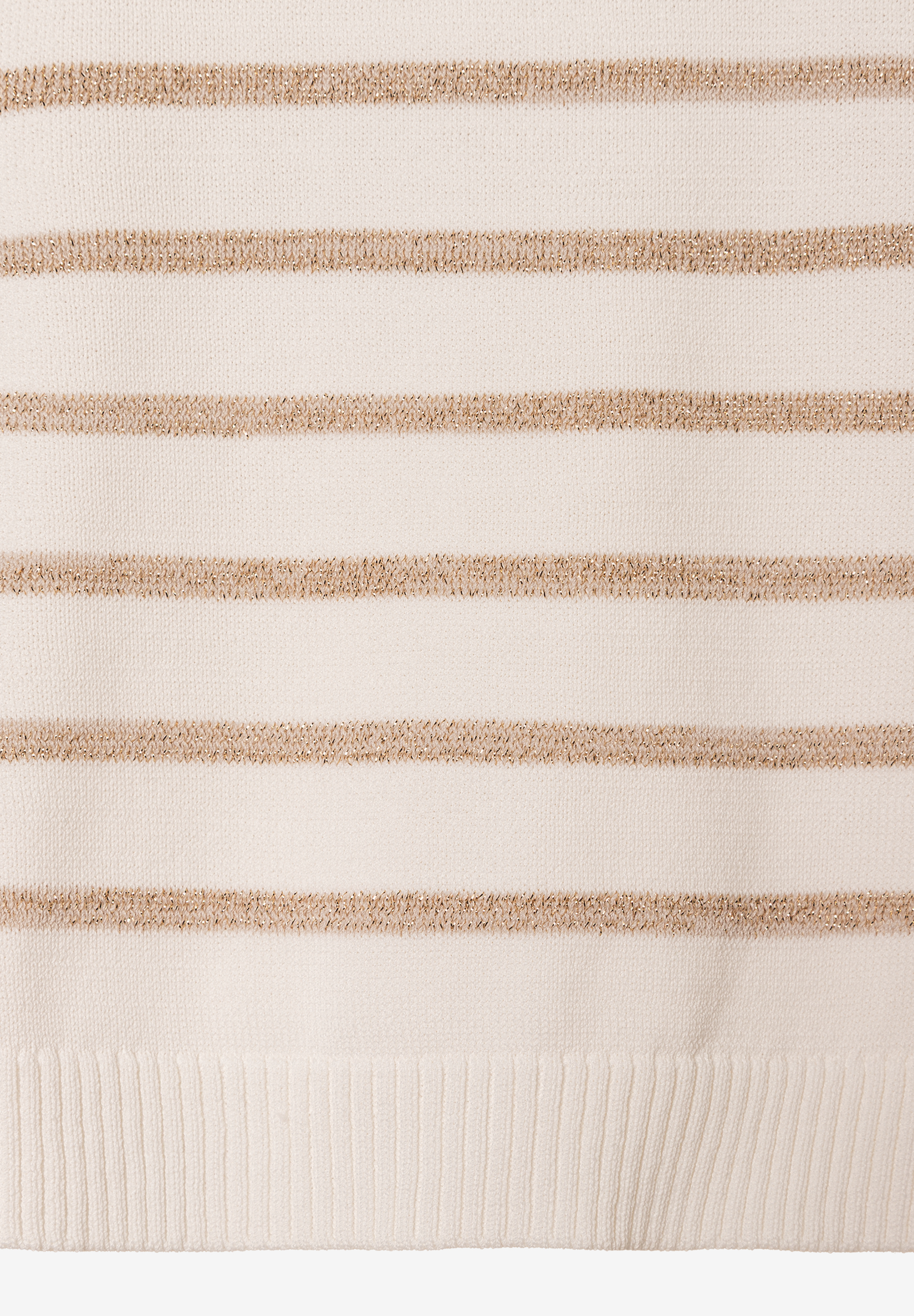 Nahaufnahme eines gestreiften MORE & MORE Strick-Oberteils mit angenehmem Tragekomfort.