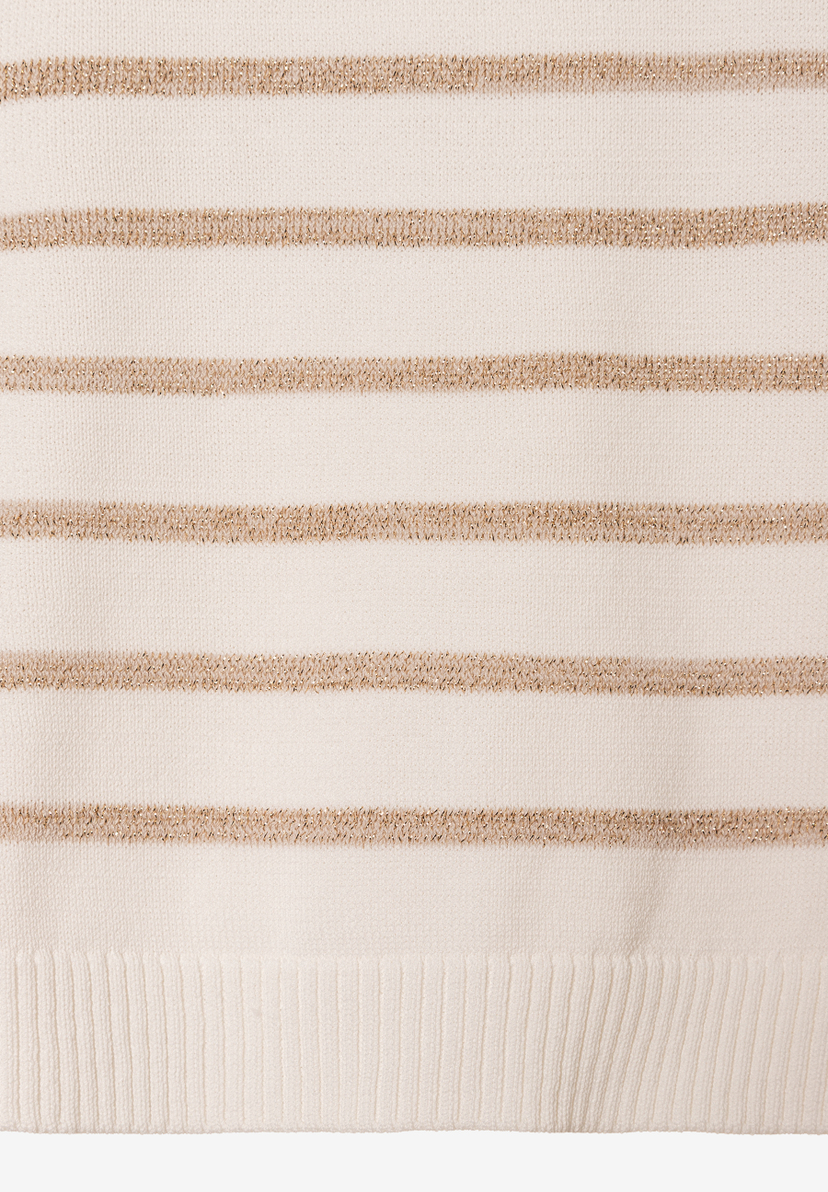 Nahaufnahme eines gestreiften MORE & MORE Strick-Oberteils mit angenehmem Tragekomfort. Nahaufnahme eines gestreiften MORE & MORE Strick-Oberteils mit angenehmem Tragekomfort.