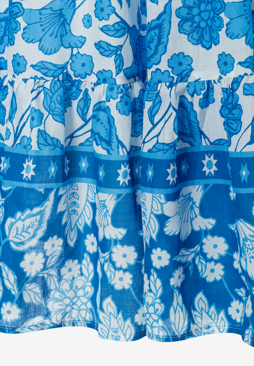 MORE & MORE Oberteil: Weißes Webware-Kleid mit blauen Blumen, hautfreundlich und bequem. Perfekt für Sommer. MORE & MORE Oberteil: Weißes Webware-Kleid mit blauen Blumen, hautfreundlich und bequem. Perfekt für Sommer.