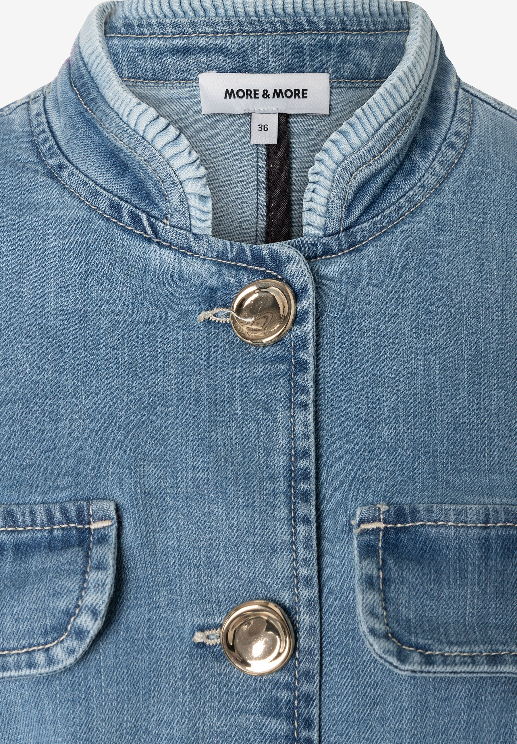 MORE & MORE Jeansjacke aus Denim mit gerüschtem Kragen und goldfarbenen Knöpfen; hautfreundlich, Gr. 36. MORE & MORE Jeansjacke aus Denim mit gerüschtem Kragen und goldfarbenen Knöpfen; hautfreundlich, Gr. 36.