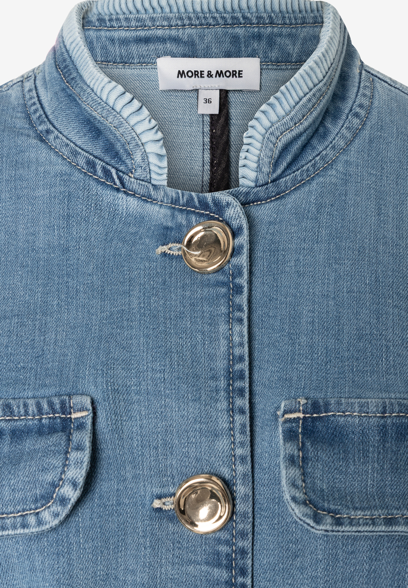 MORE & MORE Jeansjacke aus Denim mit gerüschtem Kragen und goldfarbenen Knöpfen; hautfreundlich, Gr. 36. MORE & MORE Jeansjacke aus Denim mit gerüschtem Kragen und goldfarbenen Knöpfen; hautfreundlich, Gr. 36.