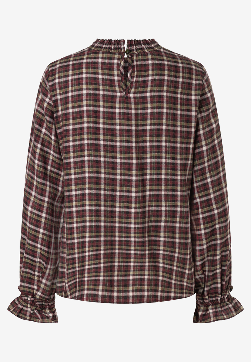 MORE & MORE Bluse, kariert in Rot, Schwarz, Grün und Weiß. Mit hochgeschlossenem Rüschenkragen und gekräuselten Manschetten.
