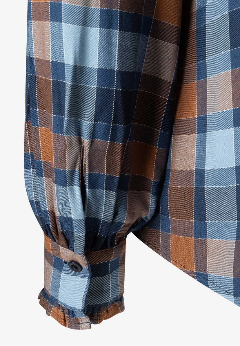 MORE & MORE Bluse aus Webware-Viskose in Braun, Blau & Hellblau mit Karomuster und Rüschenmanschette. MORE & MORE Bluse aus Webware-Viskose in Braun, Blau & Hellblau mit Karomuster und Rüschenmanschette.