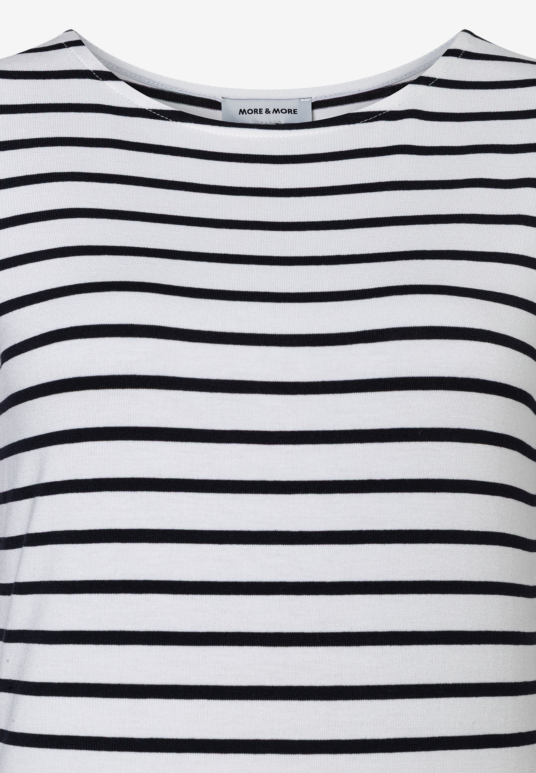 Ein gestreiftes MORE & MORE Oberteil in Schwarz und Weiß. Ein gestreiftes MORE & MORE Oberteil in Schwarz und Weiß.