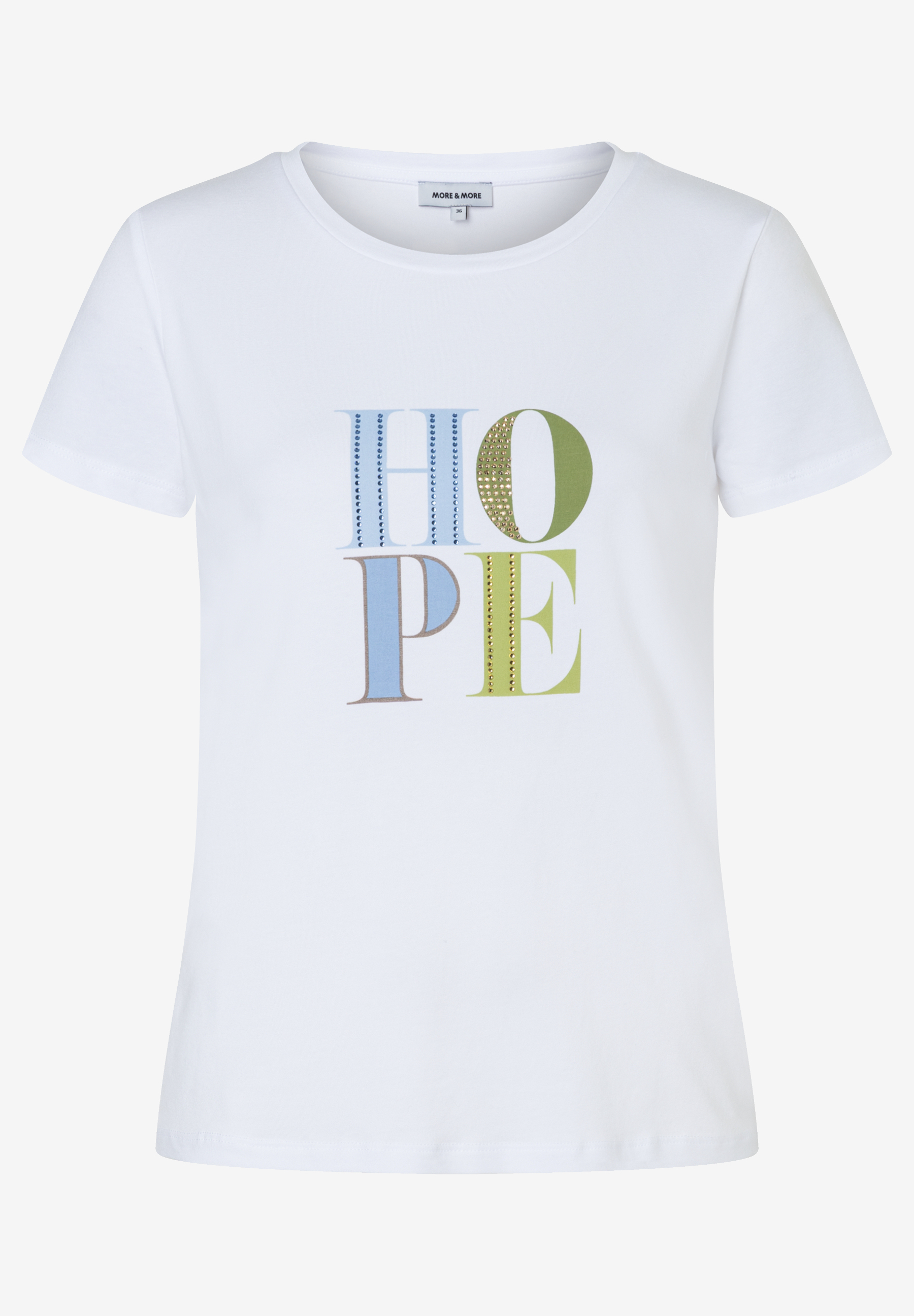 Ein weißes T-Shirt von MORE & MORE mit dem Schriftzug "HOPE" in verschiedenen Farben. Ein weißes T-Shirt von MORE & MORE mit dem Schriftzug "HOPE" in verschiedenen Farben.