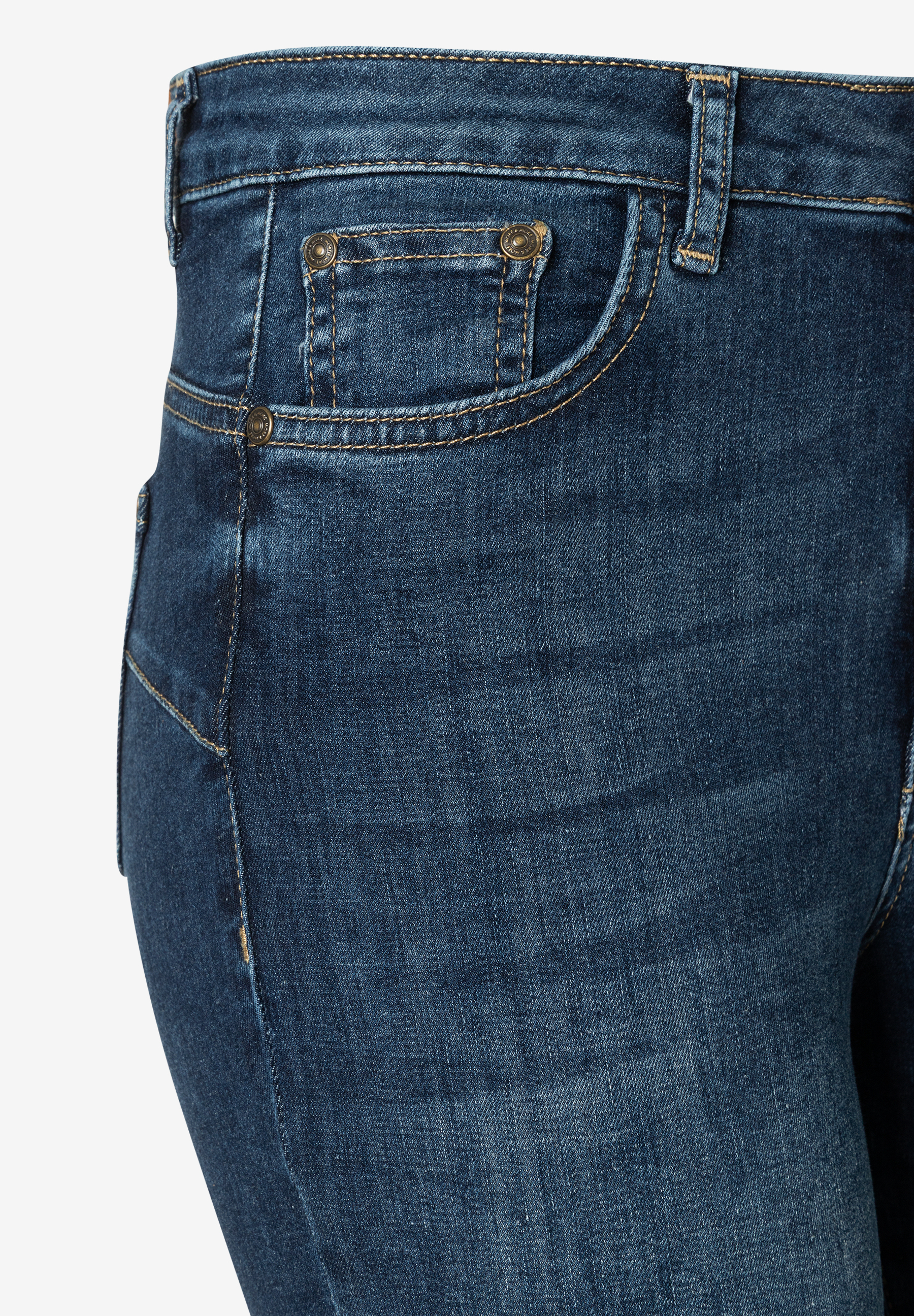 Nahaufnahme von MORE & MORE Jeans: Denim mit kleinem Detail an der Tasche. Bequem und elastisch. Nahaufnahme von MORE & MORE Jeans: Denim mit kleinem Detail an der Tasche. Bequem und elastisch.