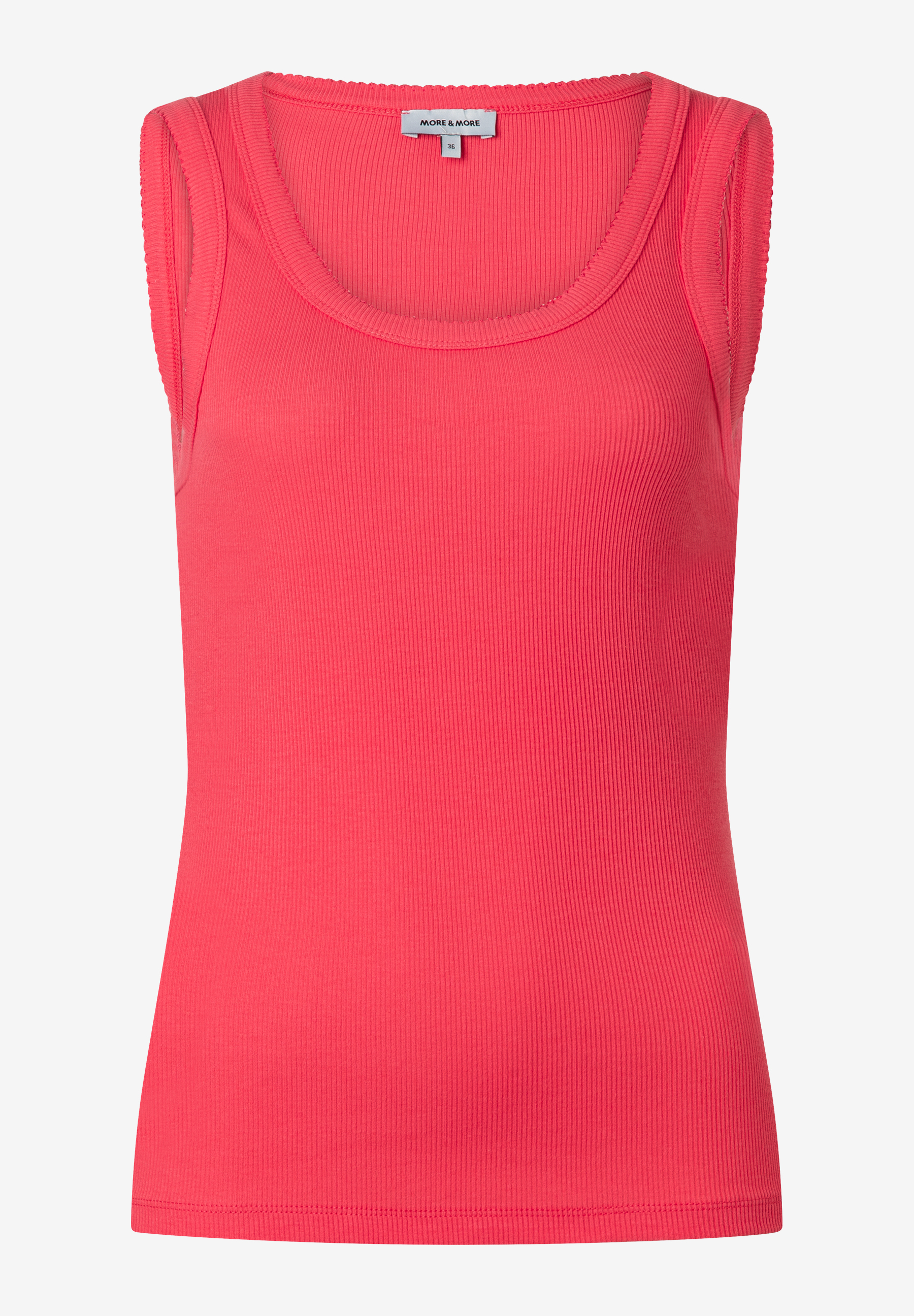 Ein korallfarbenes, geripptes Tanktop von MORE & MORE mit Rundhalsausschnitt. Ein korallfarbenes, geripptes Tanktop von MORE & MORE mit Rundhalsausschnitt.