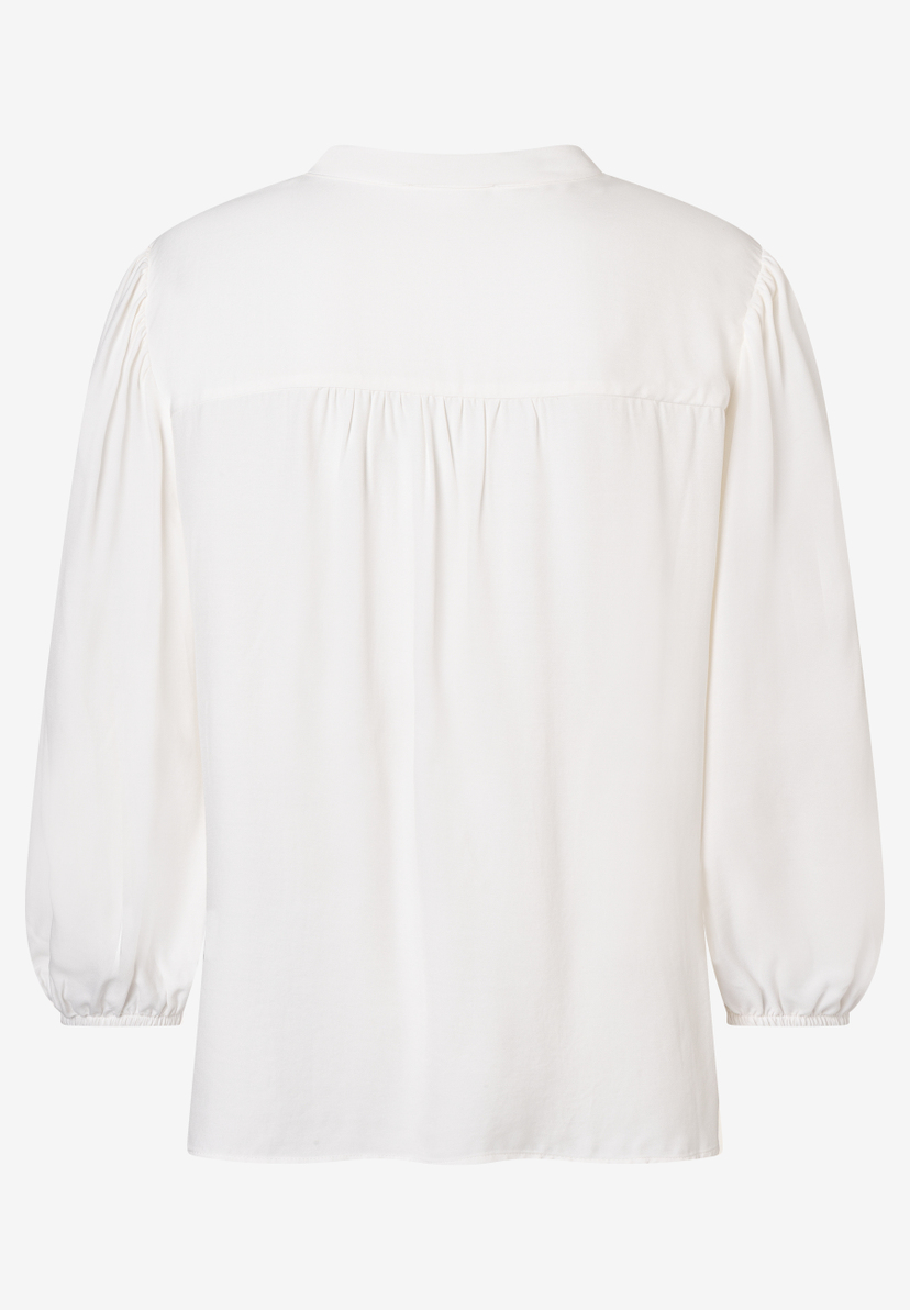Rückansicht einer weißen MORE & MORE Bluse mit fließender Viskose und 3/4-Ärmeln. Rückansicht einer weißen MORE & MORE Bluse mit fließender Viskose und 3/4-Ärmeln.