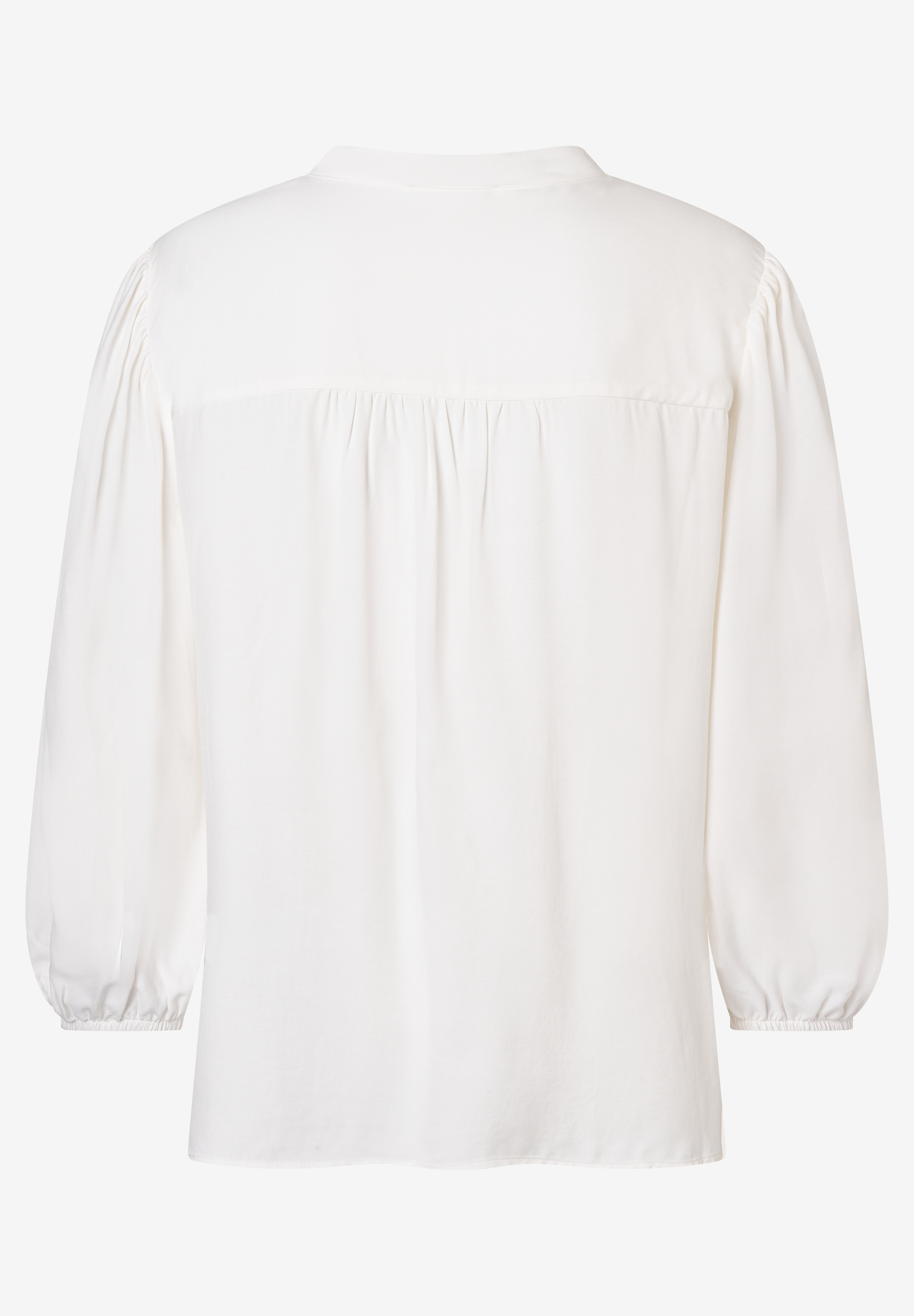 Rückansicht einer weißen MORE & MORE Bluse mit fließender Viskose und 3/4-Ärmeln. Rückansicht einer weißen MORE & MORE Bluse mit fließender Viskose und 3/4-Ärmeln.