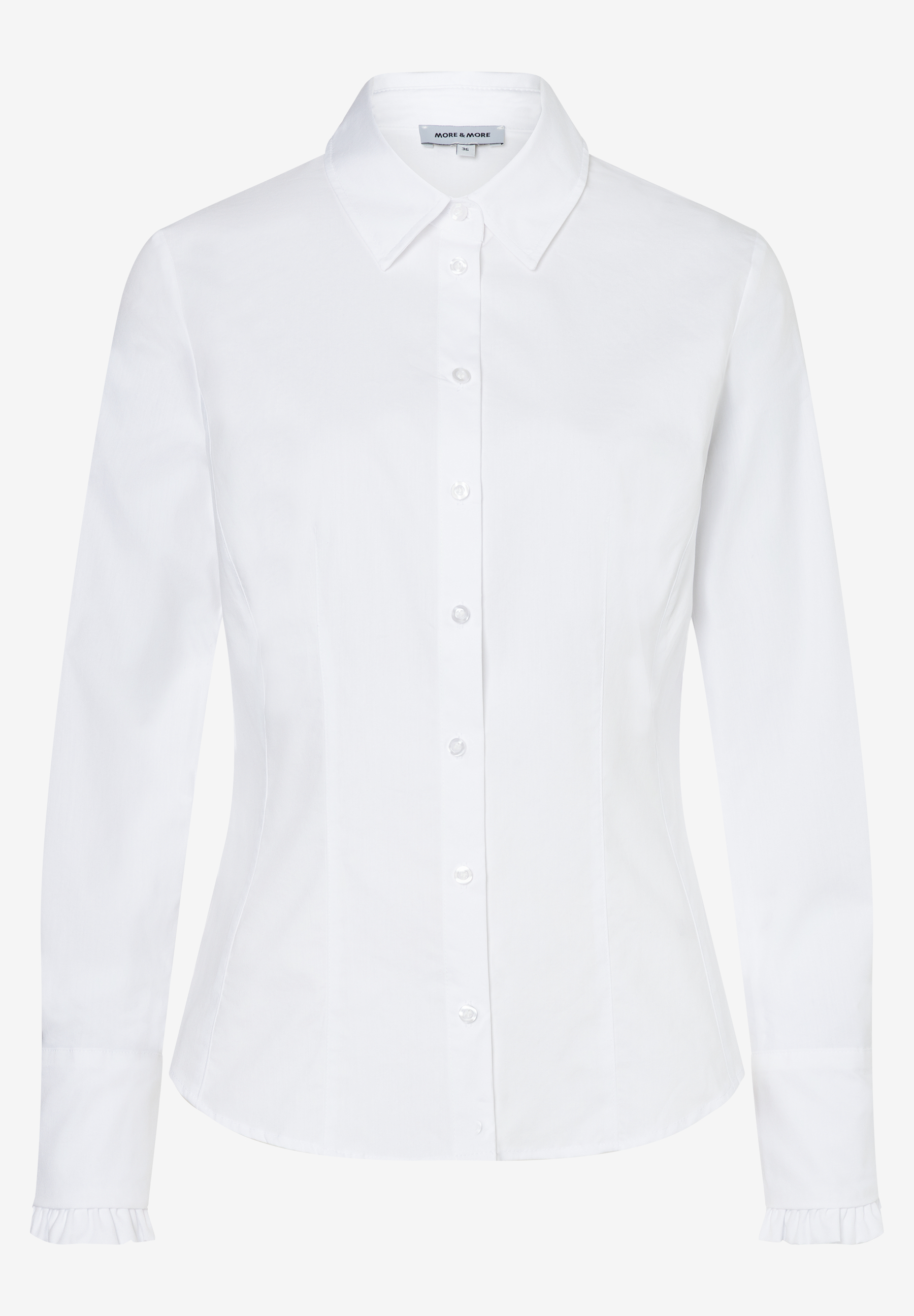 MORE & MORE Damen-Bluse in Weiß mit Rüschen am Ärmelsaum und durchgehender Knopfleiste auf grauem Hintergrund. MORE & MORE Damen-Bluse in Weiß mit Rüschen am Ärmelsaum und durchgehender Knopfleiste auf grauem Hintergrund.