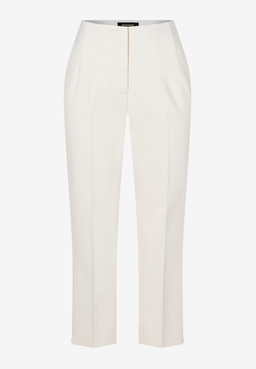 Eine MORE & MORE Stoffhose aus Baumwollmischung in hellem Beige.