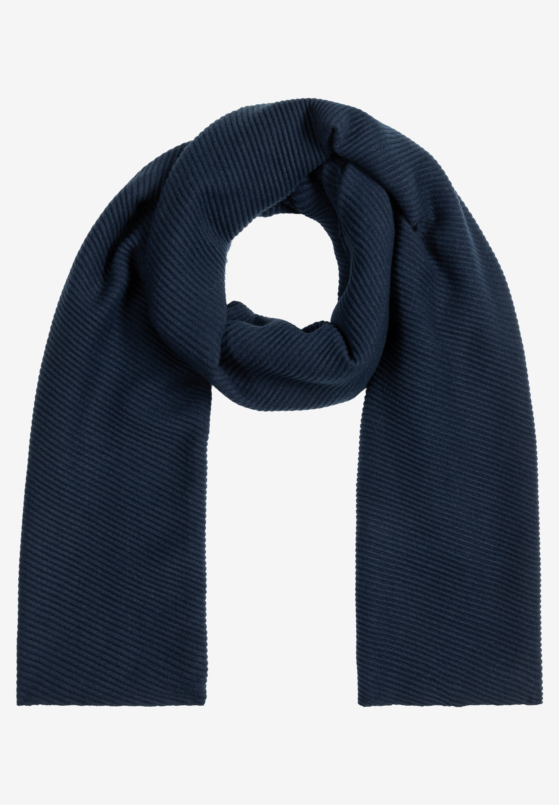 MORE & MORE Accessoire: Ein schmaler, dunkelblauer Strickschal mit diagonaler Rippenstruktur, elegant drapiert auf weißem Hintergrund.