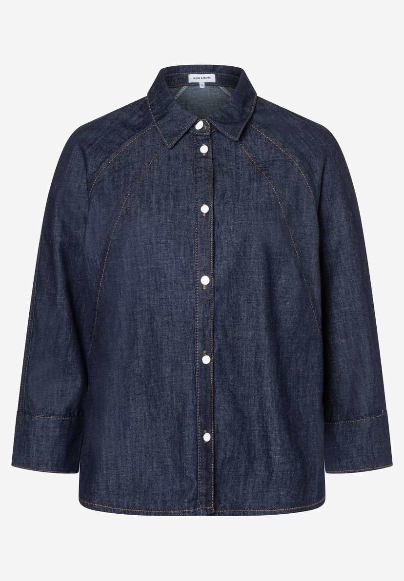 Eine MORE & MORE Jeansbluse mit hellen Knöpfen und Dreiviertelärmeln. Eine MORE & MORE Jeansbluse mit hellen Knöpfen und Dreiviertelärmeln.