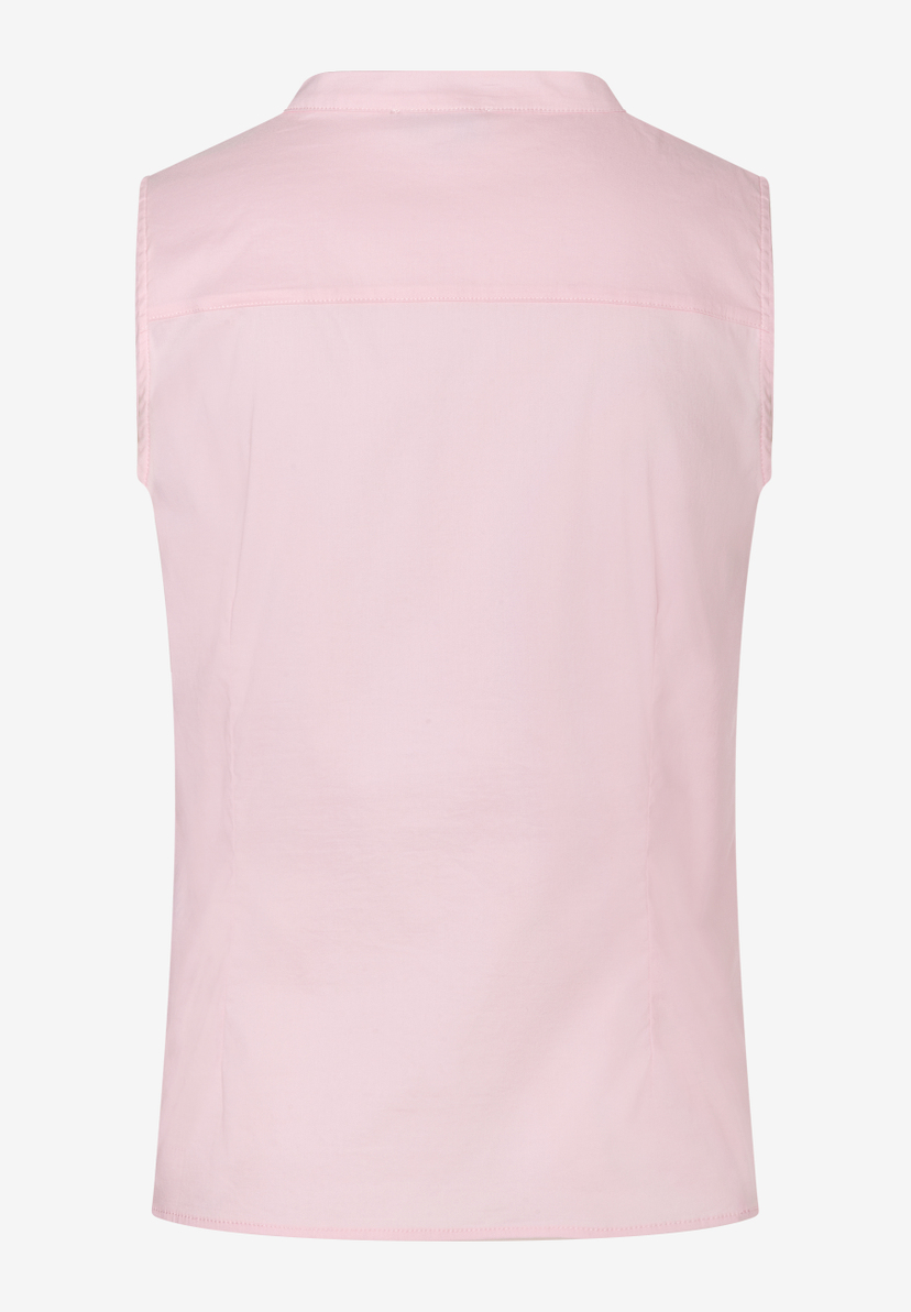 MORE & MORE ärmellose Bluse in Zartrosa, Rückansicht. Klassischer Kragen und durchgehende Knopfleiste am Rücken. Schlicht und elegant. MORE & MORE ärmellose Bluse in Zartrosa, Rückansicht. Klassischer Kragen und durchgehende Knopfleiste am Rücken. Schlicht und elegant.