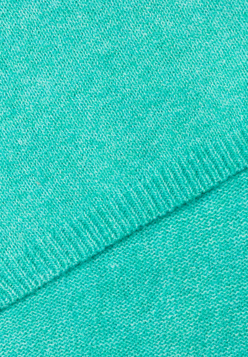 Nahaufnahme eines mintfarbenen Strickmusters von MORE & MORE Accessoires. Nahaufnahme eines mintfarbenen Strickmusters von MORE & MORE Accessoires.