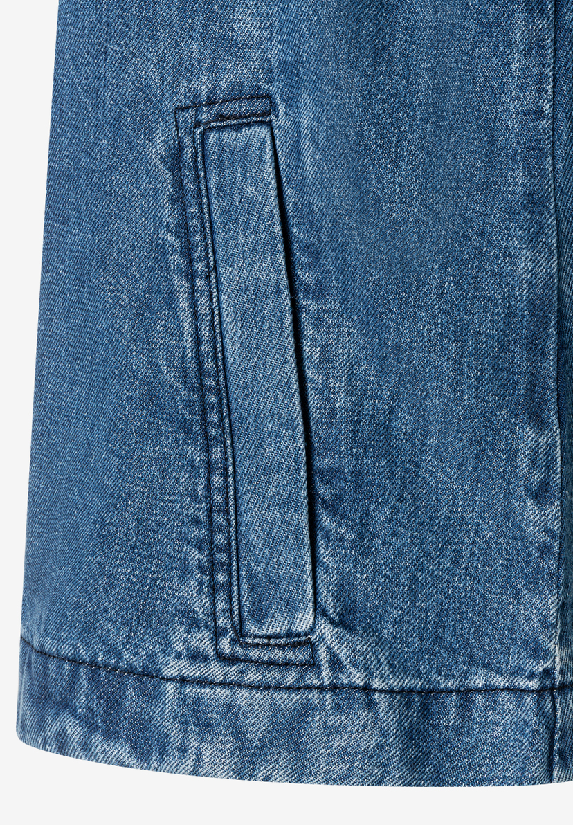 MORE & MORE Jeansjacke aus angenehmem Denim mit aufgesetzter Tasche auf der linken Seite. Unten doppelt genäht. MORE & MORE Jeansjacke aus angenehmem Denim mit aufgesetzter Tasche auf der linken Seite. Unten doppelt genäht.