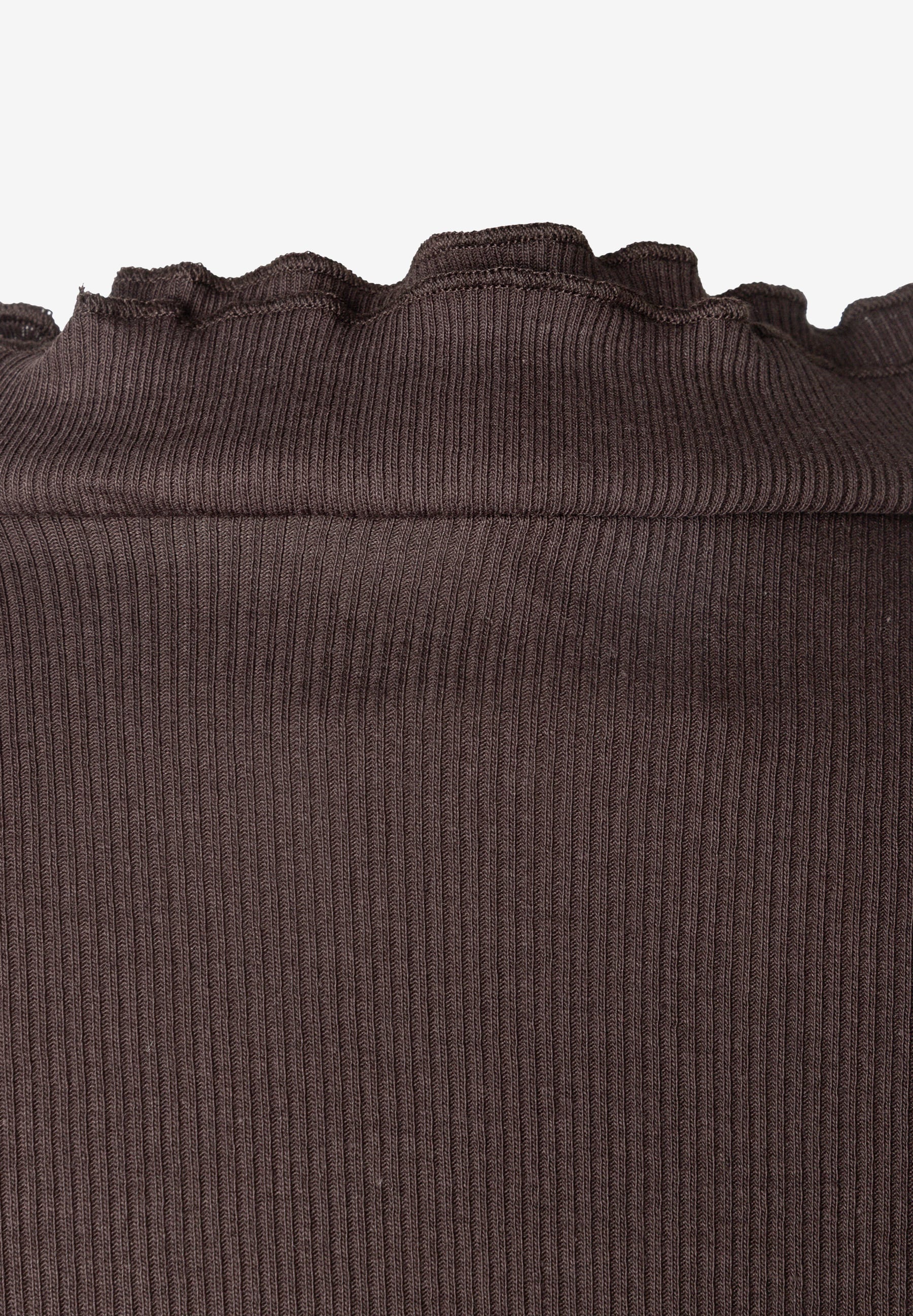 MORE & MORE geripptes, elastisches Top in Dunkelbraun mit Rüschen am Kragen für angenehmen Tragekomfort. MORE & MORE geripptes, elastisches Top in Dunkelbraun mit Rüschen am Kragen für angenehmen Tragekomfort.