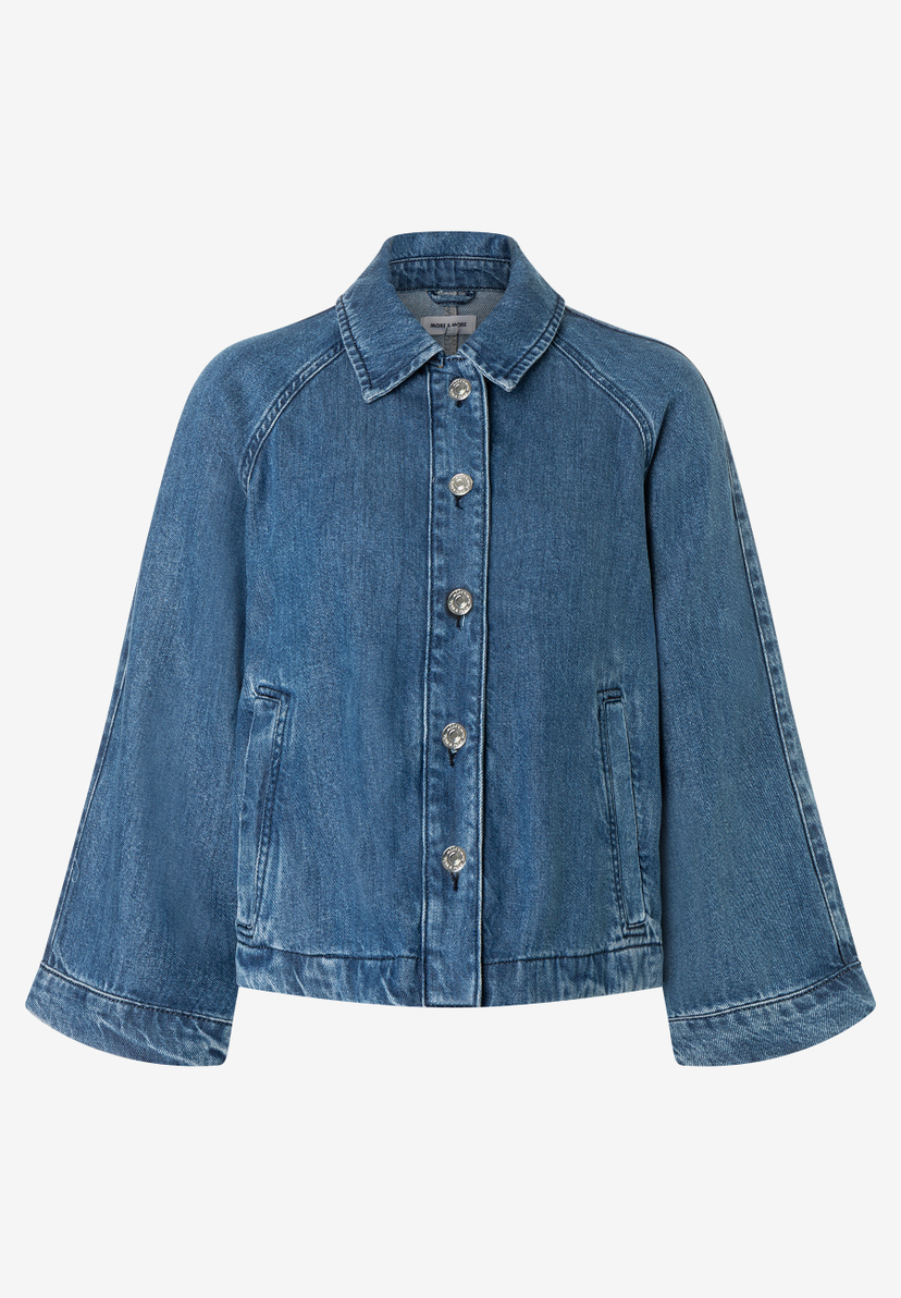 MORE & MORE Damen-Jeansjacke aus angenehmem Denim mit Knopfverschluss und weiten Ärmeln. MORE & MORE Damen-Jeansjacke aus angenehmem Denim mit Knopfverschluss und weiten Ärmeln.