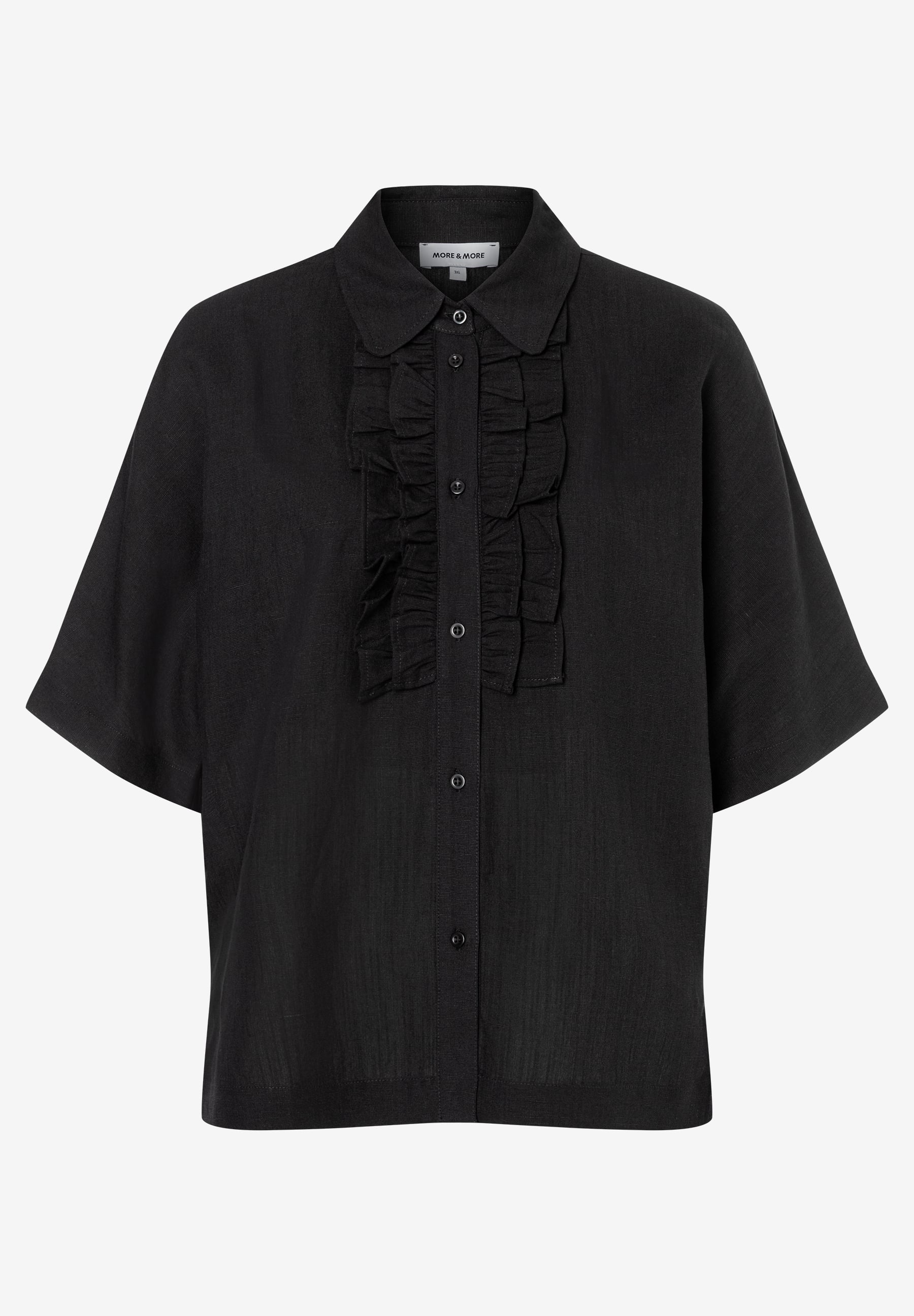 MORE & MORE schwarze Bluse mit kurzen Ärmeln und Rüschen entlang der Knopfleiste. MORE & MORE schwarze Bluse mit kurzen Ärmeln und Rüschen entlang der Knopfleiste.