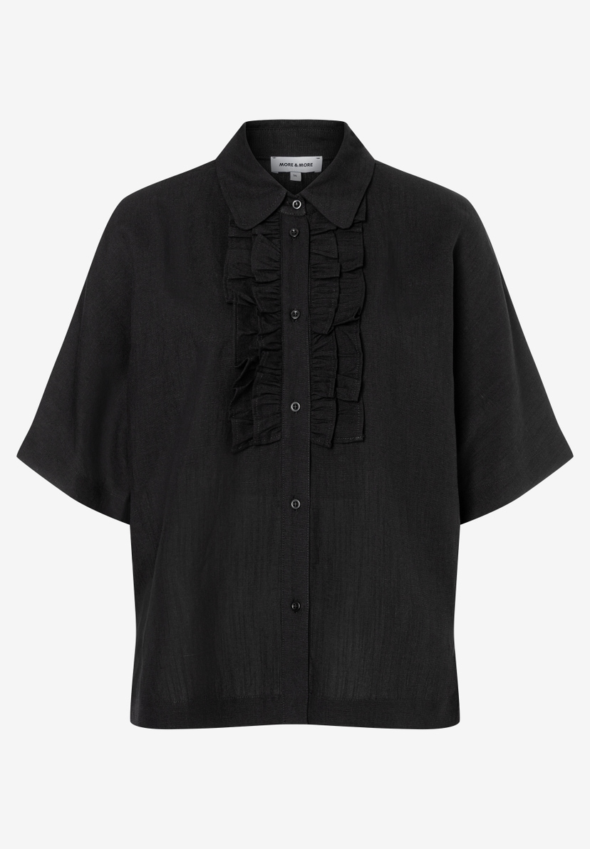 MORE & MORE schwarze Bluse mit kurzen Ärmeln und Rüschen entlang der Knopfleiste. MORE & MORE schwarze Bluse mit kurzen Ärmeln und Rüschen entlang der Knopfleiste.
