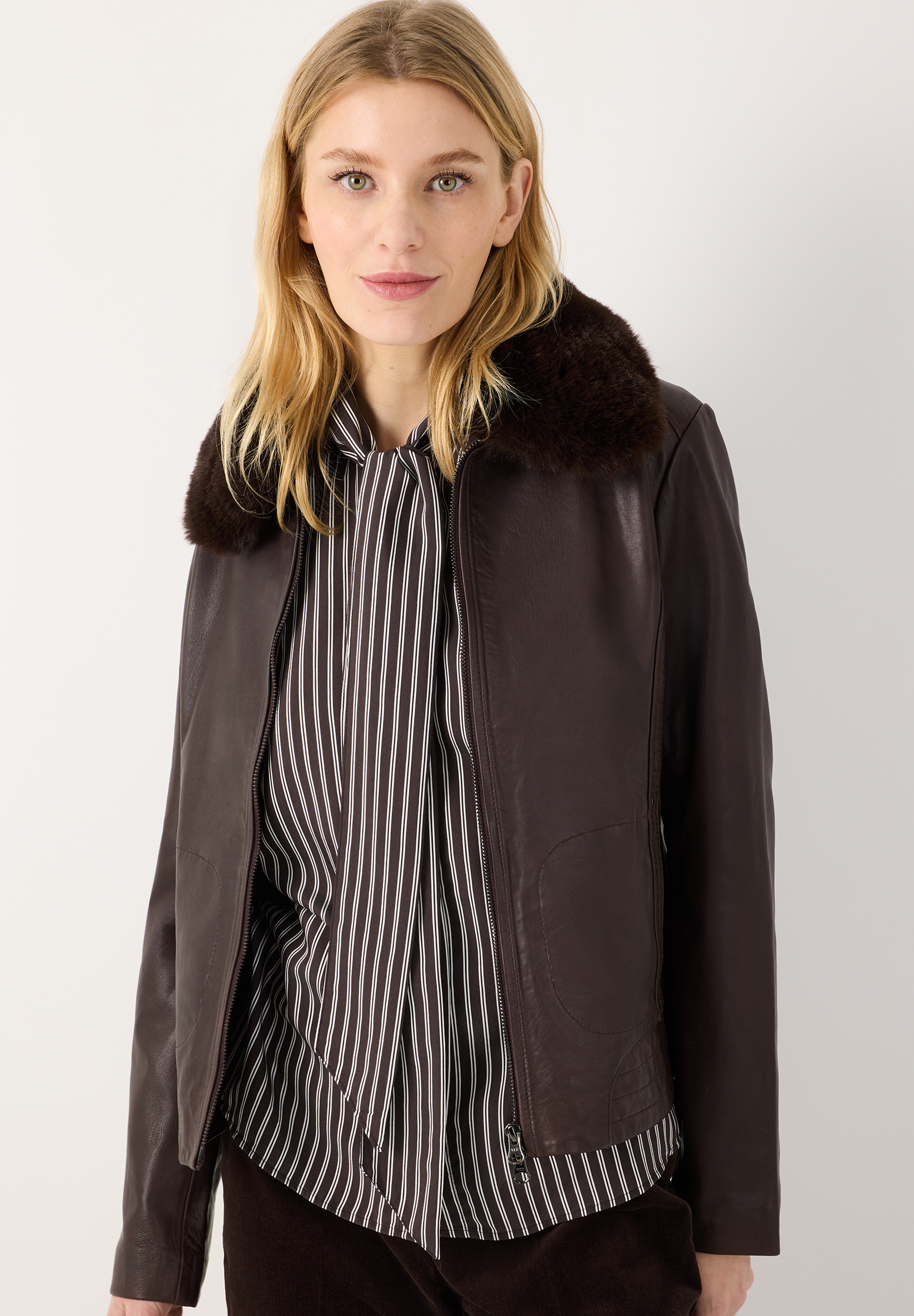 Lederjacke mit abnehmbarem Kunstfellkragen