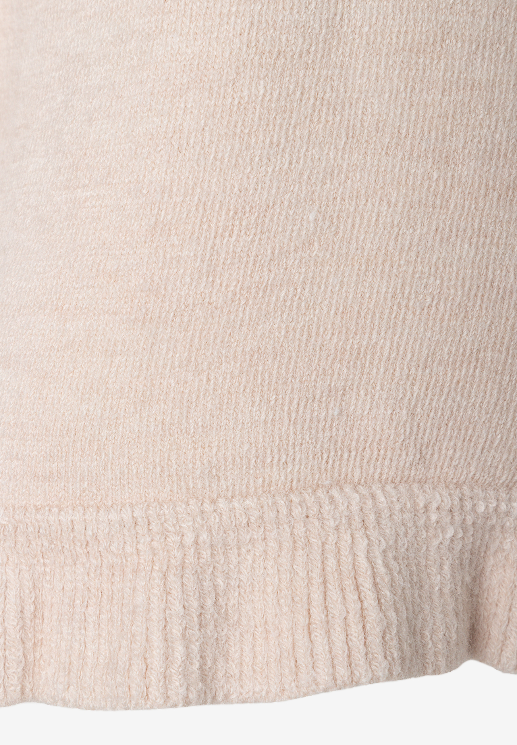 MORE & MORE Grobstrick-Pullover in Beige: Detailansicht des weichen, gerippten Saums.