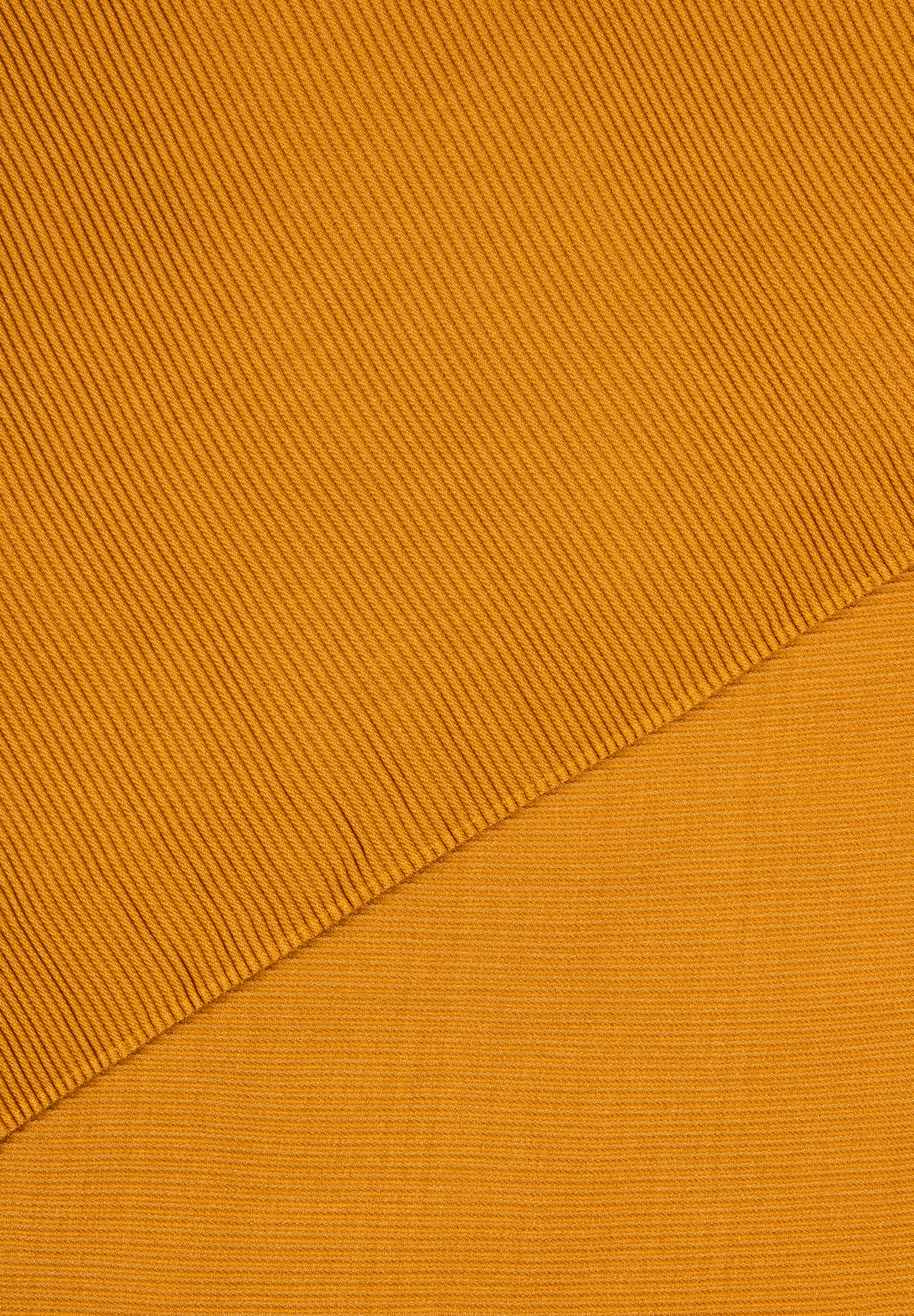 Nahaufnahme des MORE & MORE Accessoires in Senfgelb mit Rippmuster diagonal und horizontal. Nahaufnahme des MORE & MORE Accessoires in Senfgelb mit Rippmuster diagonal und horizontal.