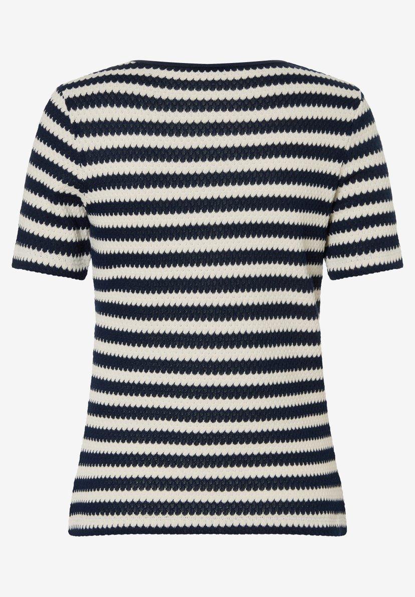 Ein gestreiftes MORE & MORE T-Shirt mit kurzen Ärmeln in Marineblau und Weiß. Ein gestreiftes MORE & MORE T-Shirt mit kurzen Ärmeln in Marineblau und Weiß.
