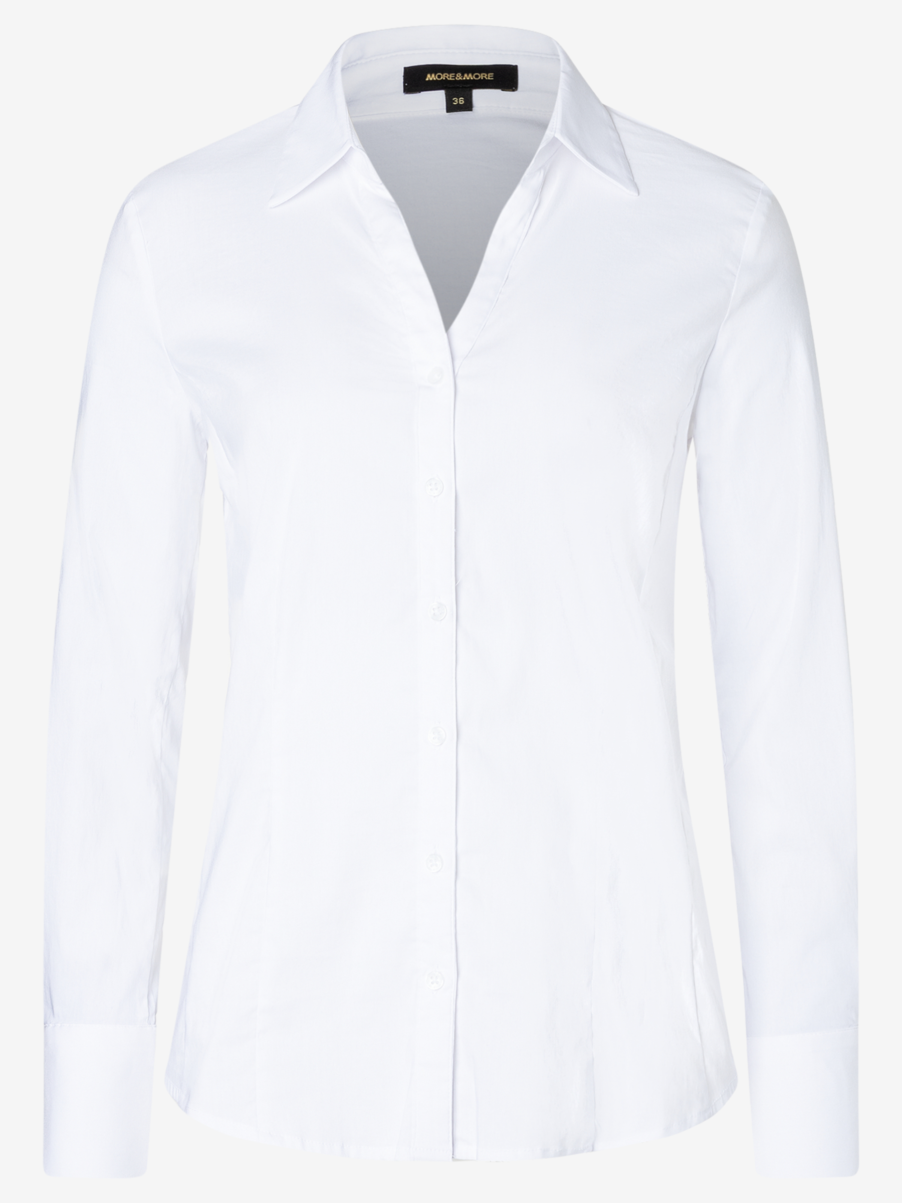 Eine weiße Bluse von MORE & MORE mit langen Ärmeln und durchgehender Knopfleiste. Eine weiße Bluse von MORE & MORE mit langen Ärmeln und durchgehender Knopfleiste.