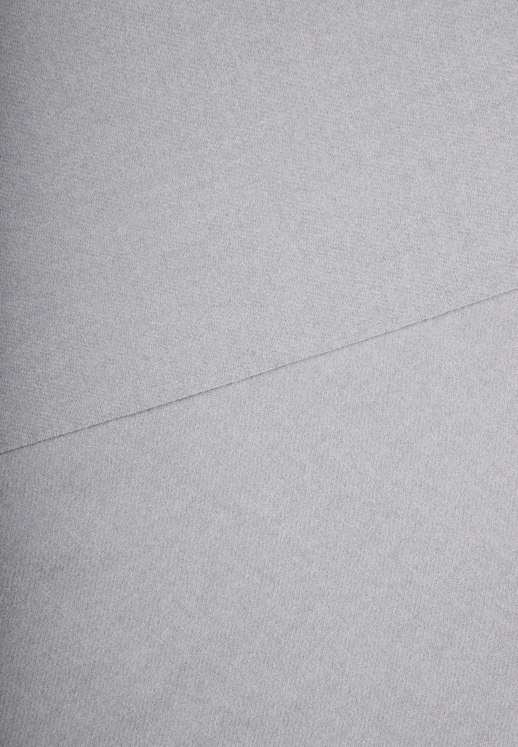 MORE & MORE Accessoires: Hellgrauer, weicher Stoff mit feiner Textur und einer diagonalen Falte in der Mitte. MORE & MORE Accessoires: Hellgrauer, weicher Stoff mit feiner Textur und einer diagonalen Falte in der Mitte.