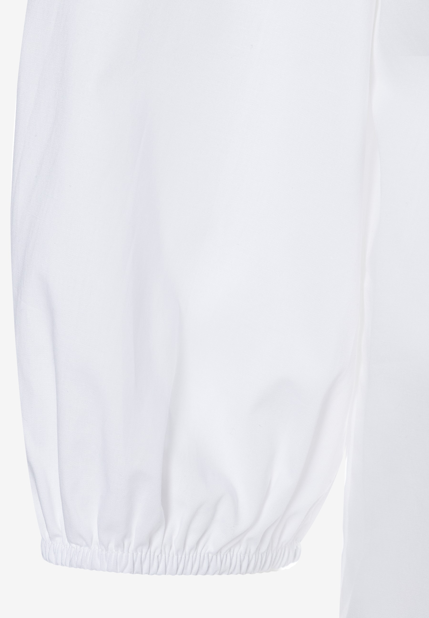 MORE & MORE weiße Bluse mit Puffärmeln und elastischen Bündchen, detailreiche Aufnahme des Ärmels.