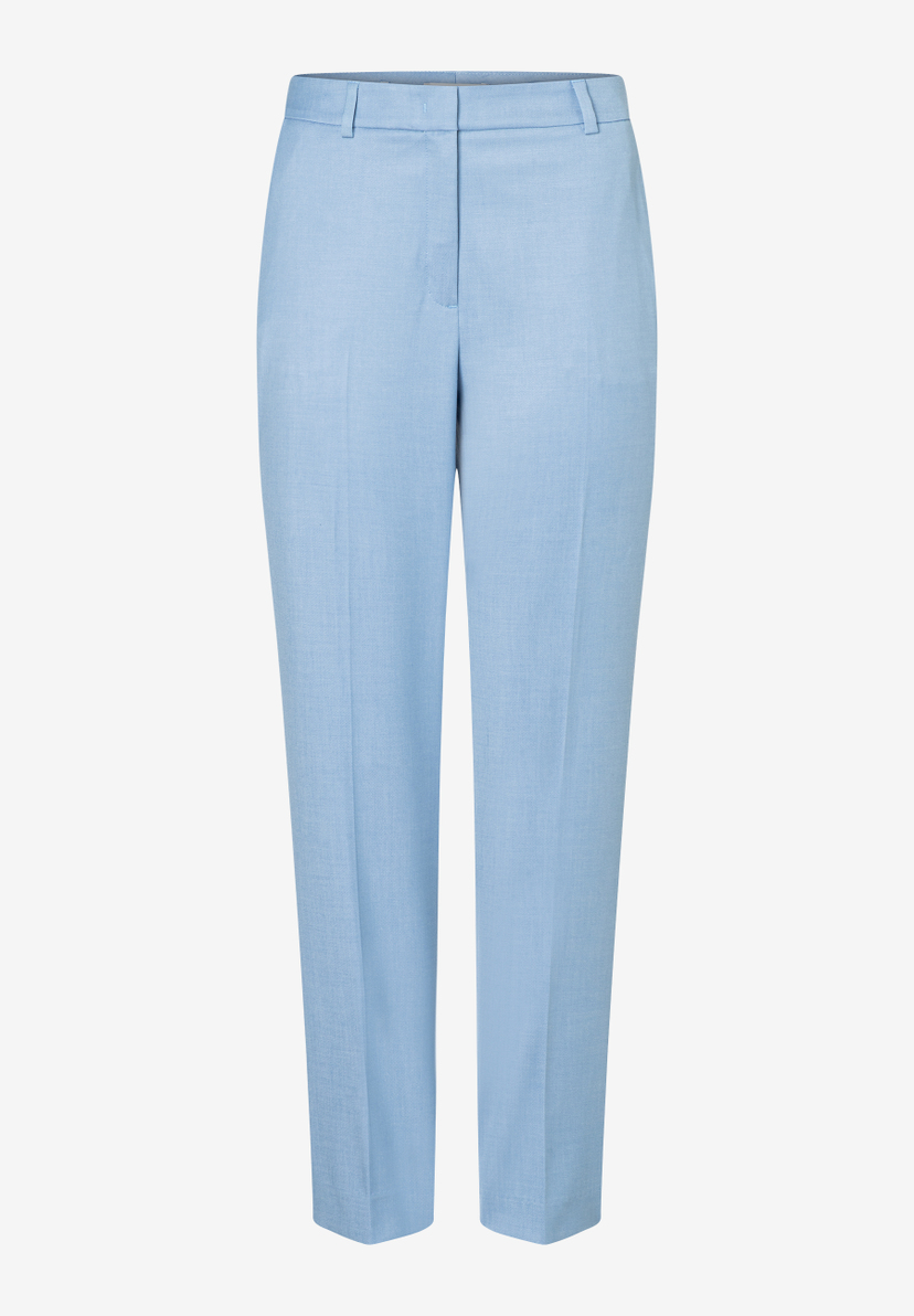 Eine hellblaue Stretchhose von MORE & MORE, Webware, von vorn. Eine hellblaue Stretchhose von MORE & MORE, Webware, von vorn.
