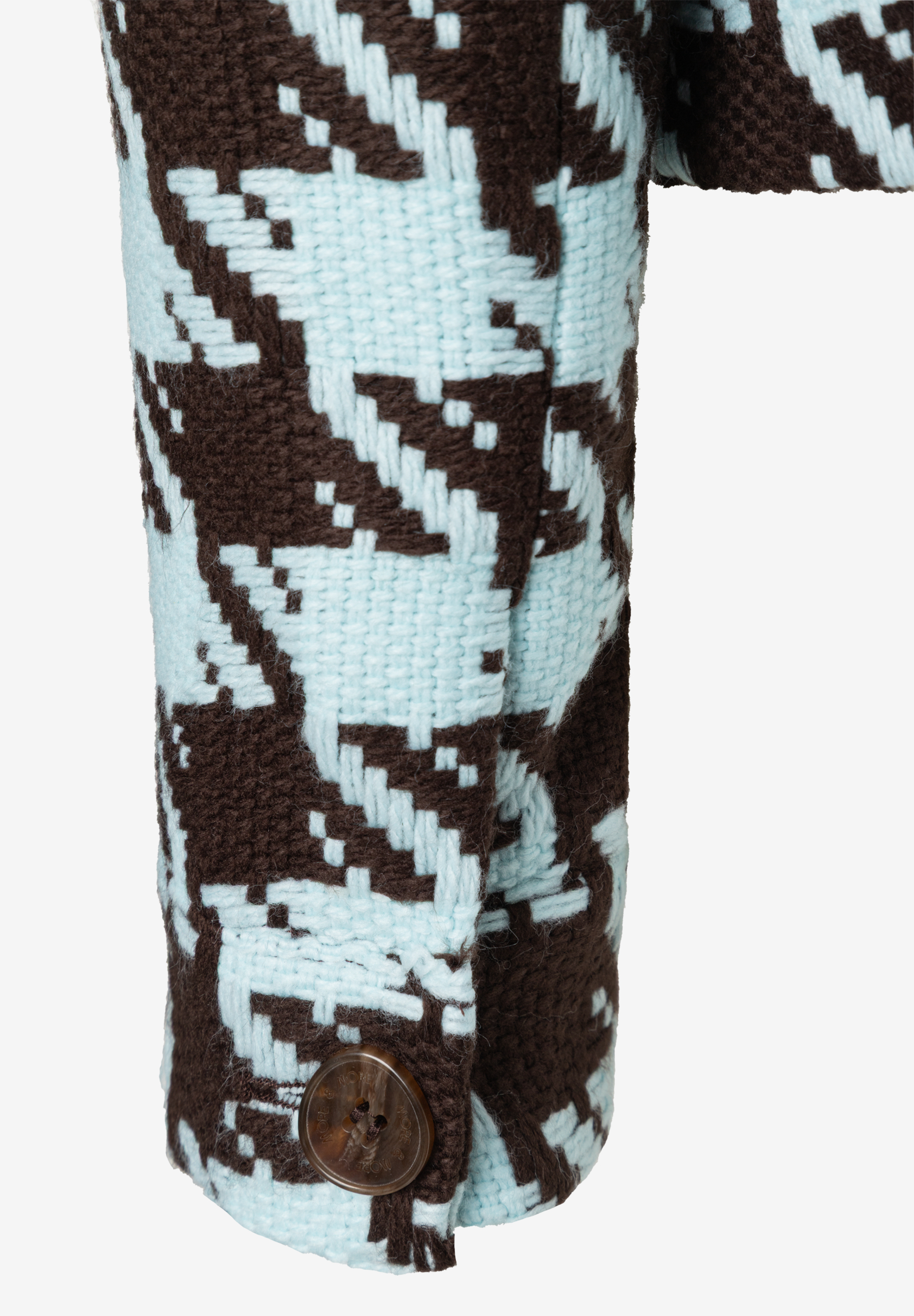 Detailansicht eines MORE & MORE Blazers mit blau-braunem Muster und Knopf am Ärmel. Detailansicht eines MORE & MORE Blazers mit blau-braunem Muster und Knopf am Ärmel.