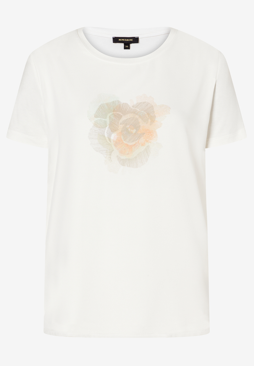Ein weißes MORE & MORE T-Shirt mit einem floralen Muster auf der Vorderseite.