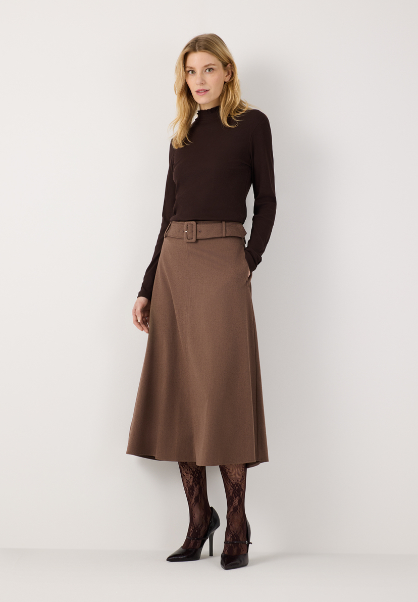 MORE & MORE geripptes Langarm-Top in Dunkelbraun, das angenehm zu tragen und elastisch ist. Perfekt für Herbstlooks. MORE & MORE geripptes Langarm-Top in Dunkelbraun, das angenehm zu tragen und elastisch ist. Perfekt für Herbstlooks.