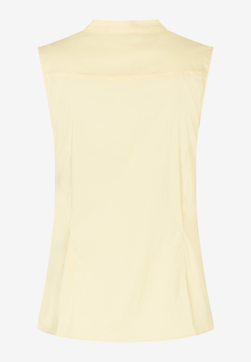 MORE & MORE Damen-Bluse aus cremefarbener Popeline mit Stehkragen und schmalen Schultern, Rückansicht. MORE & MORE Damen-Bluse aus cremefarbener Popeline mit Stehkragen und schmalen Schultern, Rückansicht.