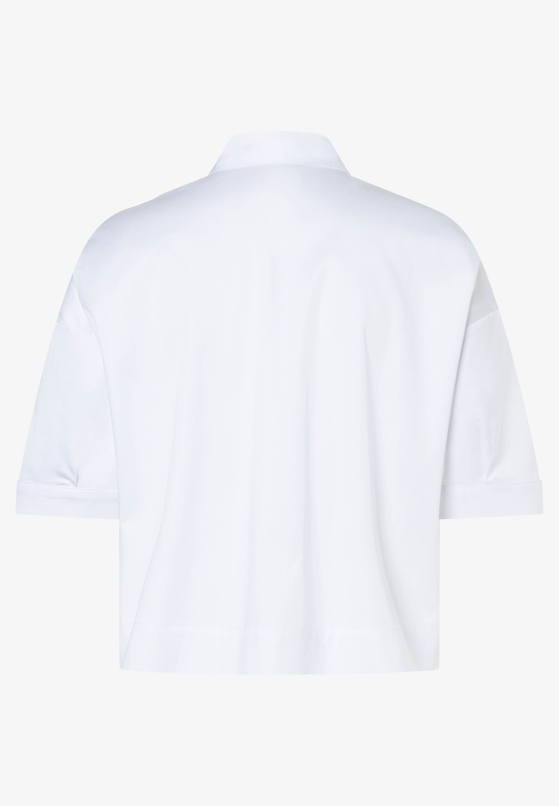 Rückansicht einer weißen MORE & MORE Bluse mit kurzen Ärmeln und geradem Schnitt. Rückansicht einer weißen MORE & MORE Bluse mit kurzen Ärmeln und geradem Schnitt.