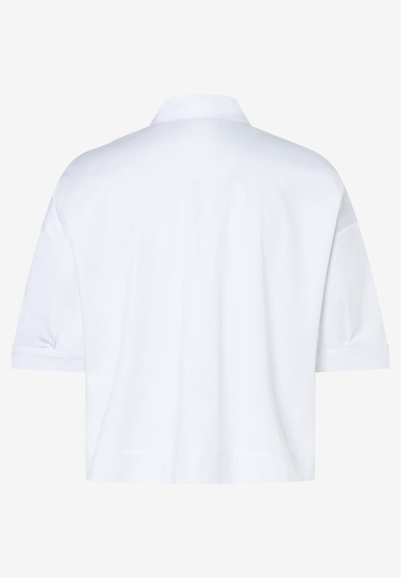 Rückansicht einer weißen MORE & MORE Bluse mit kurzen Ärmeln und geradem Schnitt. Rückansicht einer weißen MORE & MORE Bluse mit kurzen Ärmeln und geradem Schnitt.