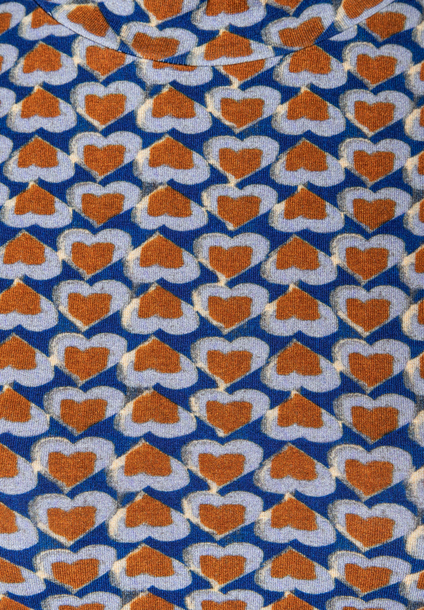 MORE & MORE Jersey-Oberteil mit blau-braunem Herzmuster. Angenehmer Tragekomfort, elastisch, softer Griff. MORE & MORE Jersey-Oberteil mit blau-braunem Herzmuster. Angenehmer Tragekomfort, elastisch, softer Griff.